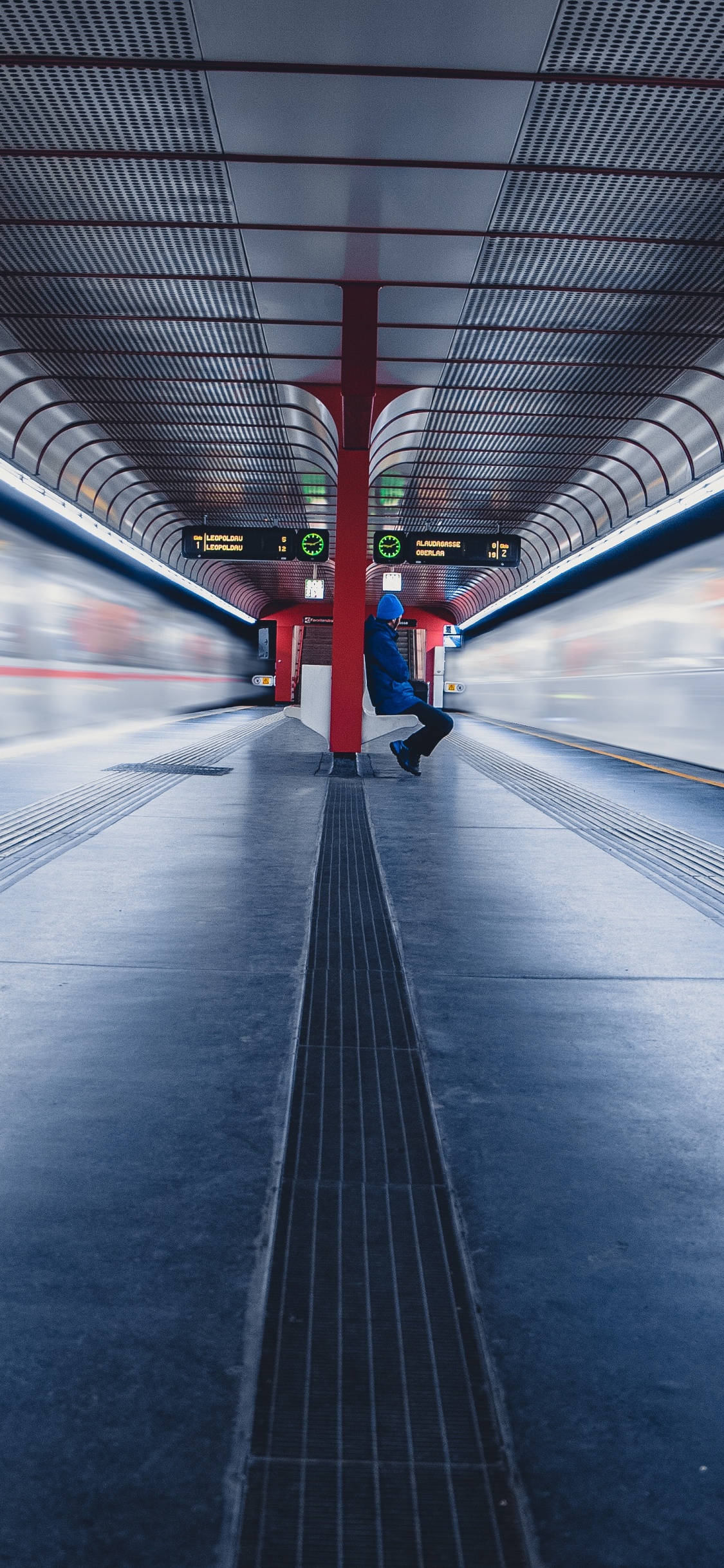 Time Lapse Photography of Cars on Road. Wallpaper in 1125x2436 Resolution
