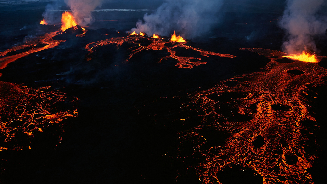Fuego en Medio Del Bosque. Wallpaper in 1366x768 Resolution