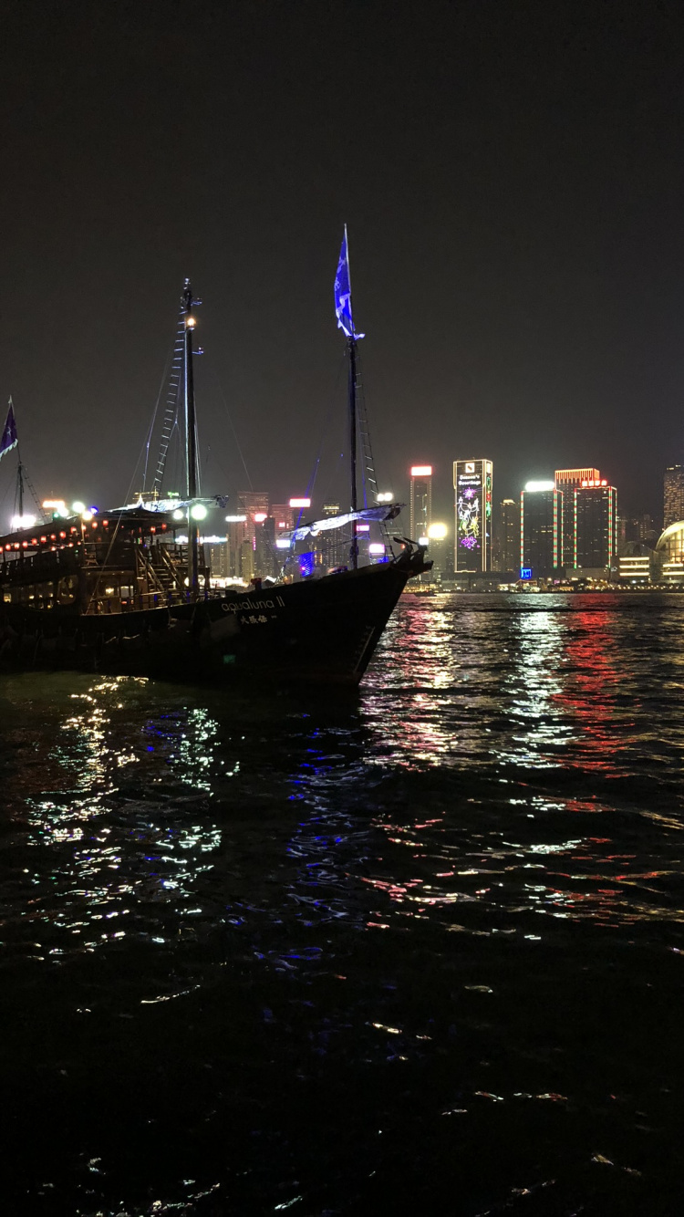 Hong Kong, Reflexión, Agua, Moto de Agua, Urbe. Wallpaper in 750x1334 Resolution