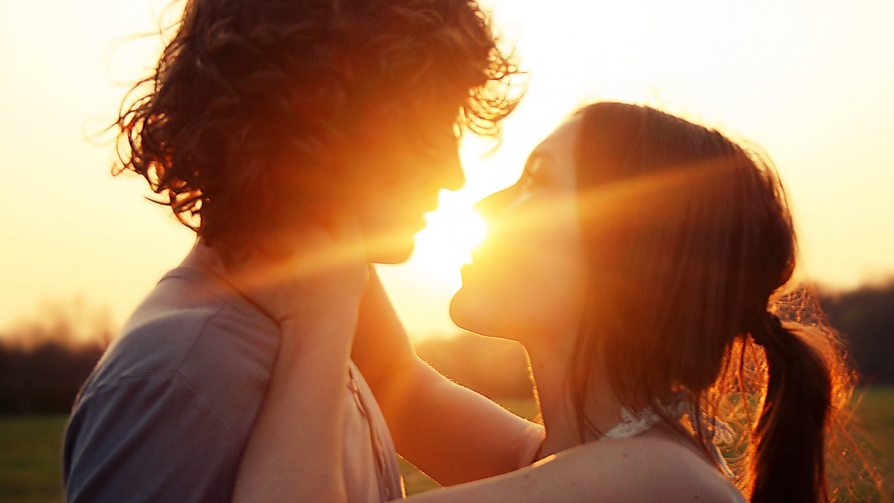 Romance, Couple, Kiss, People in Nature, Backlighting. Wallpaper in 1280x720 Resolution