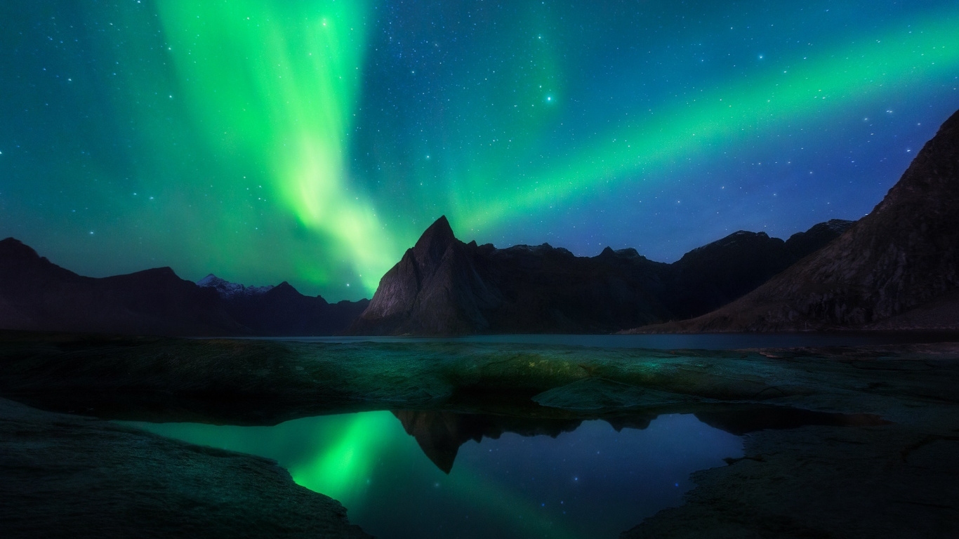 Fjord, Aurora, Nacht, Natur, Naturlandschaft. Wallpaper in 1366x768 Resolution