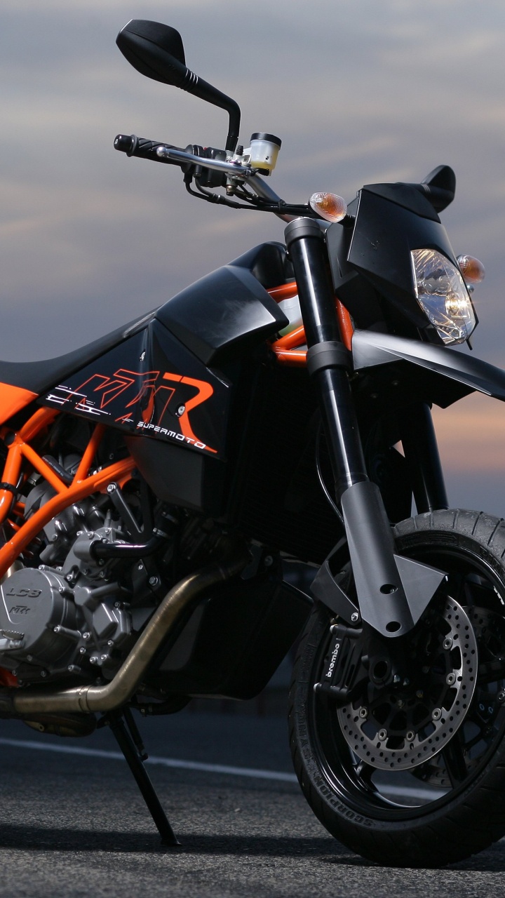 Orange and Black Sports Bike. Wallpaper in 720x1280 Resolution