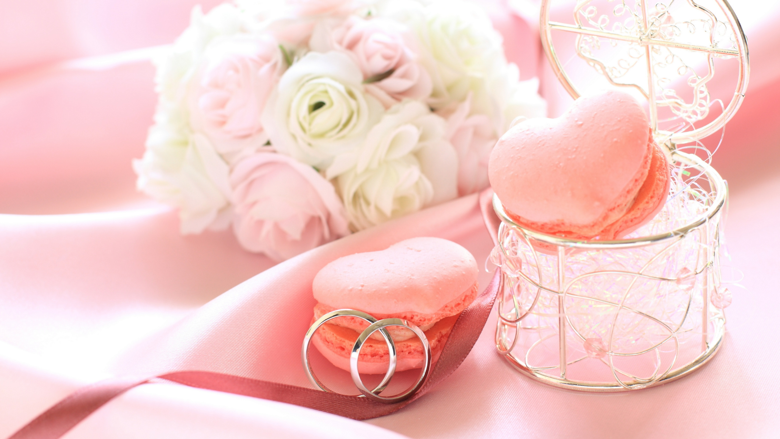 Pink and White Rose Bouquet Beside Silver Framed Eyeglasses. Wallpaper in 2560x1440 Resolution