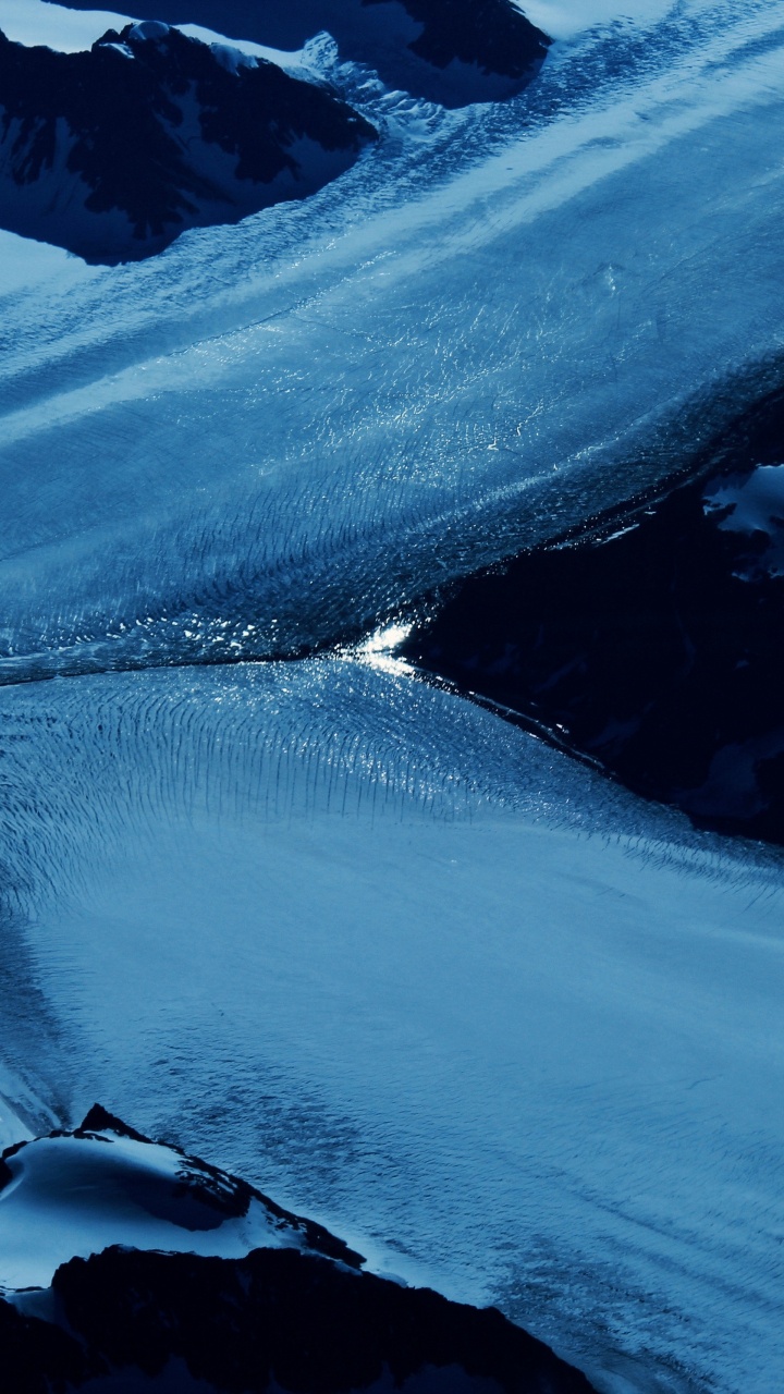 Schneebedeckter Berg Tagsüber. Wallpaper in 720x1280 Resolution