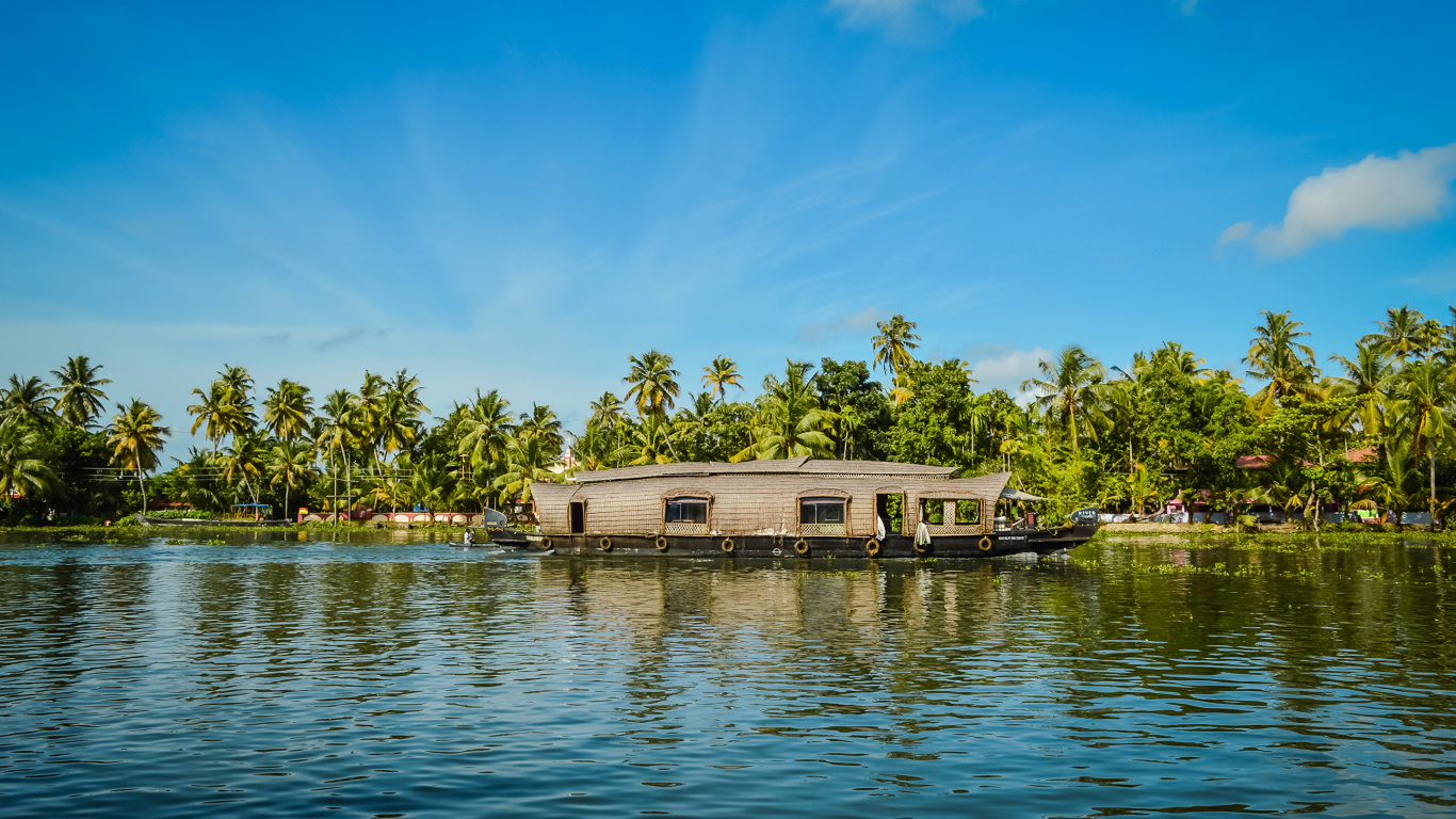 White and Brown House Beside Lake During Daytime. Wallpaper in 1366x768 Resolution