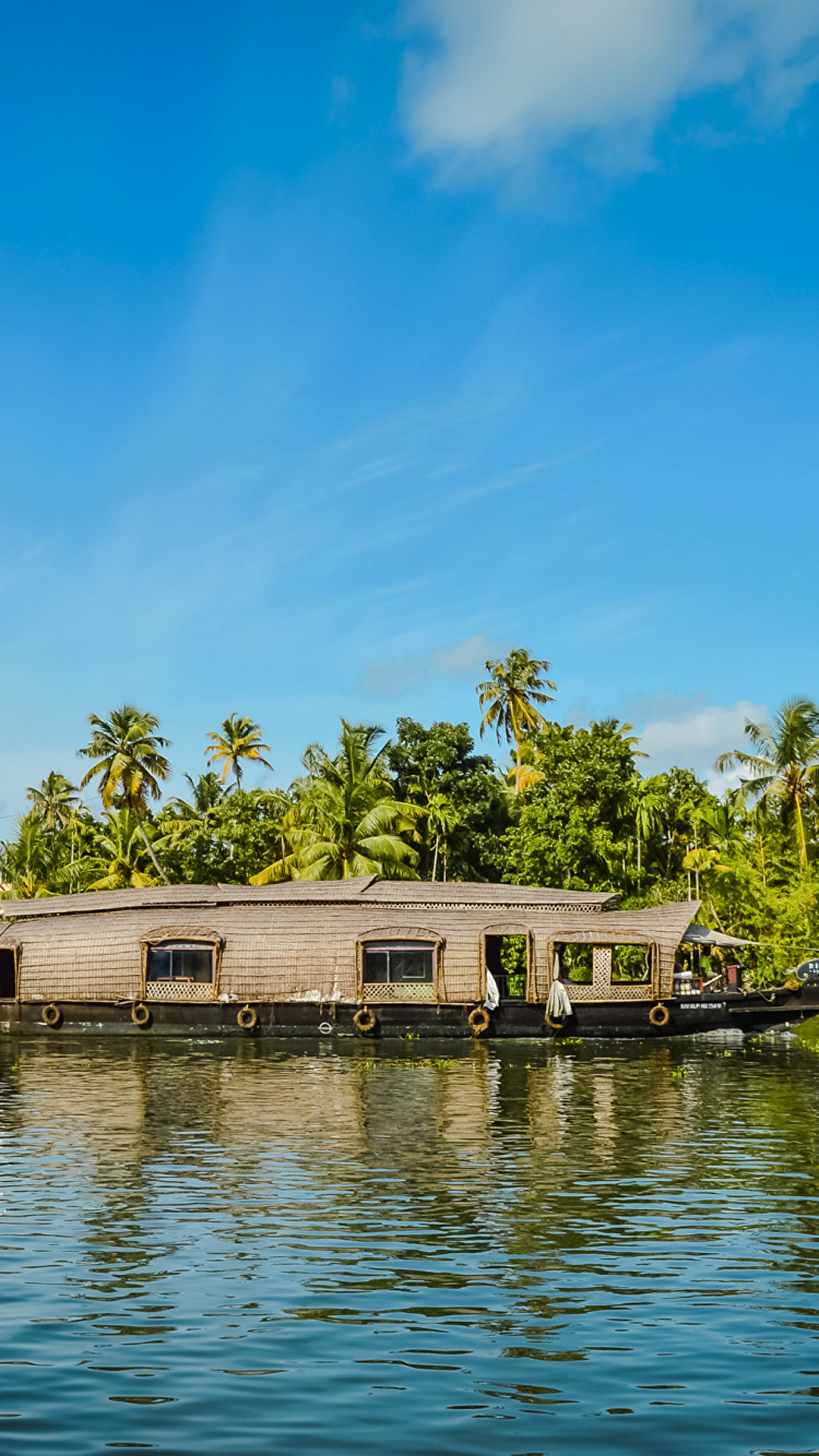 White and Brown House Beside Lake During Daytime. Wallpaper in 750x1334 Resolution