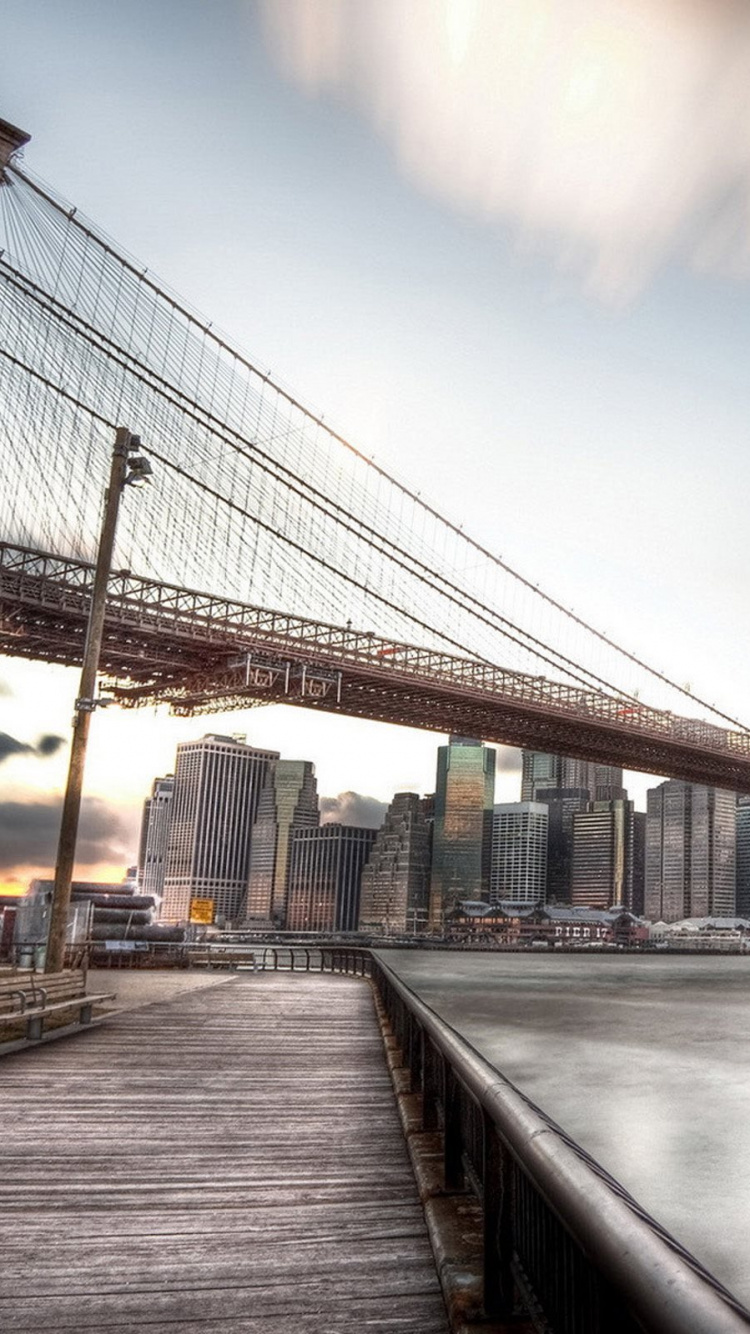 Brücke Über Wasser Tagsüber. Wallpaper in 750x1334 Resolution