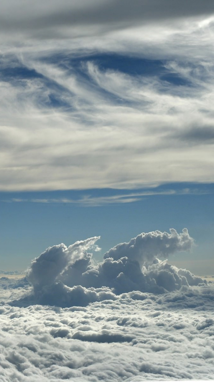 Nubes Blancas Bajo el Cielo Azul Durante el Día. Wallpaper in 750x1334 Resolution