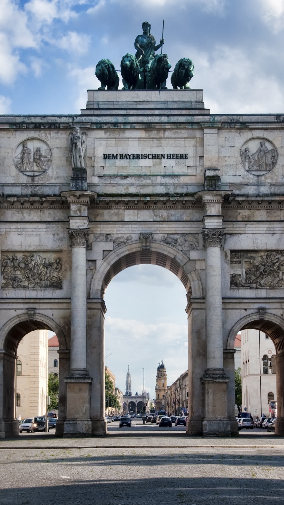 Personnes Marchant Dans la Rue Pendant la Journée. Wallpaper in 1080x1920 Resolution