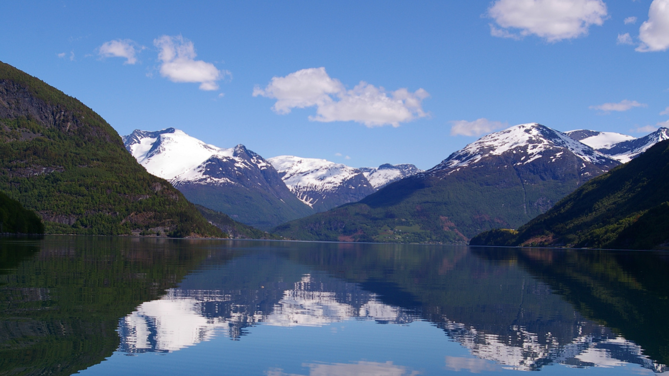 Snow Covered Mountain Near Lake Under Blue Sky During Daytime. Wallpaper in 1366x768 Resolution