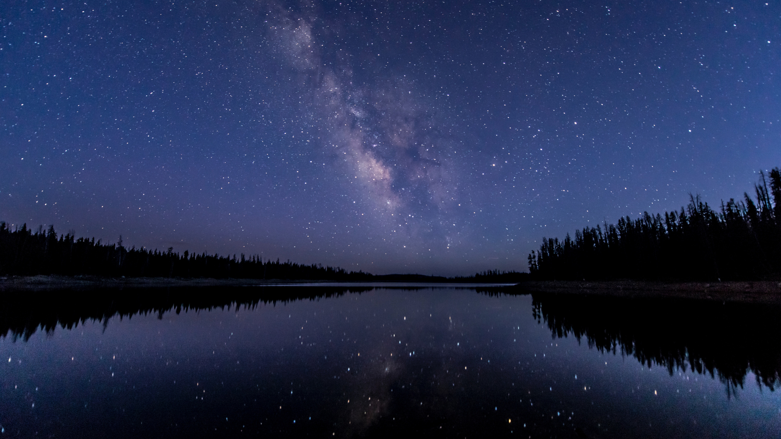 Body of Water Under Blue Sky. Wallpaper in 2560x1440 Resolution