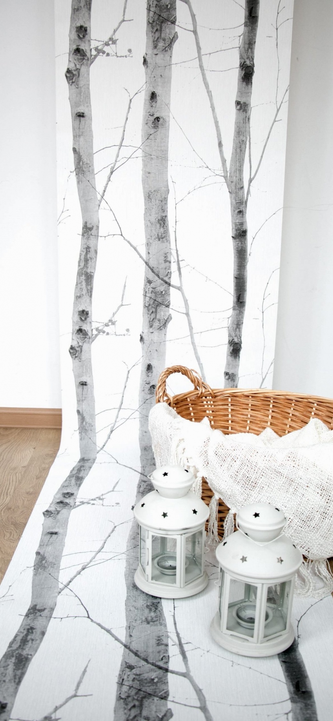 Service à Thé en Céramique Blanche Sur Table. Wallpaper in 1125x2436 Resolution