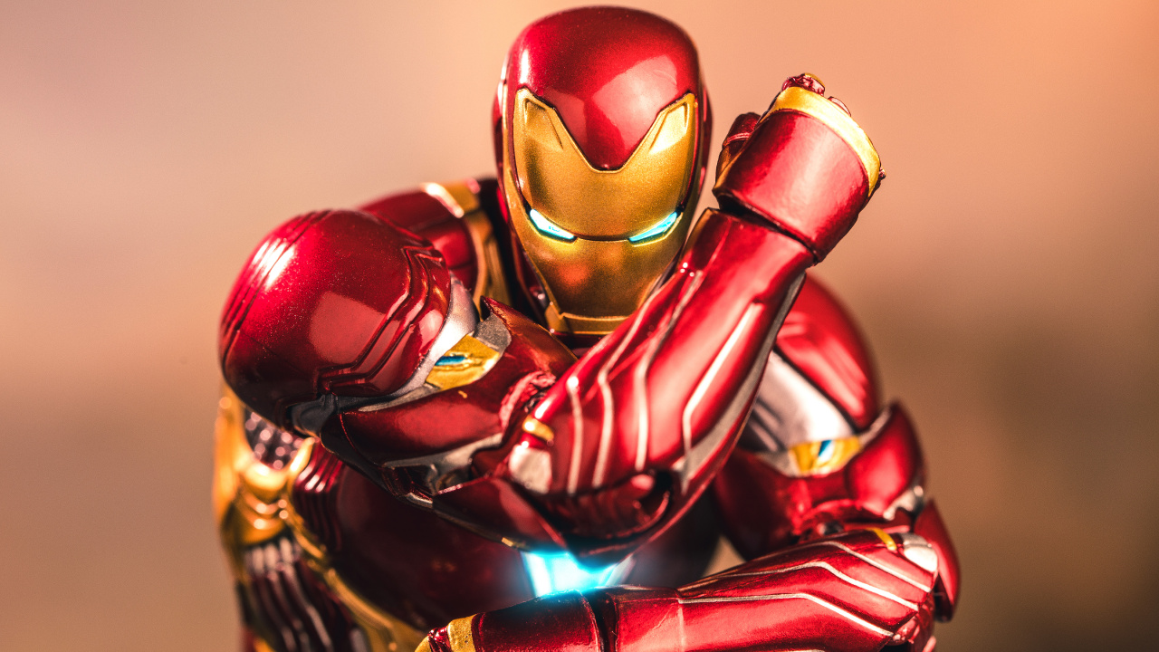 Rot-goldene Iron Man Actionfigur. Wallpaper in 1280x720 Resolution