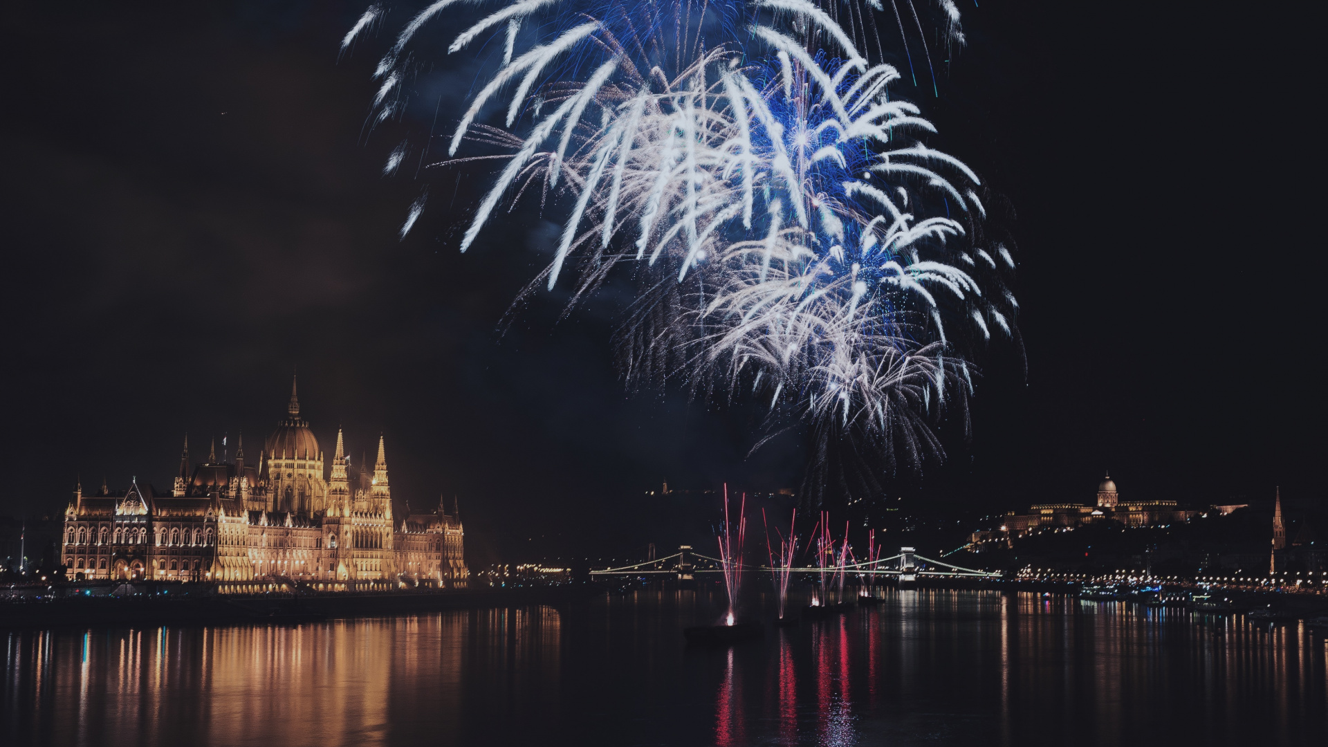 Budapest, Nacht, Feuerwerk, Reflexion, Mitternacht. Wallpaper in 1920x1080 Resolution