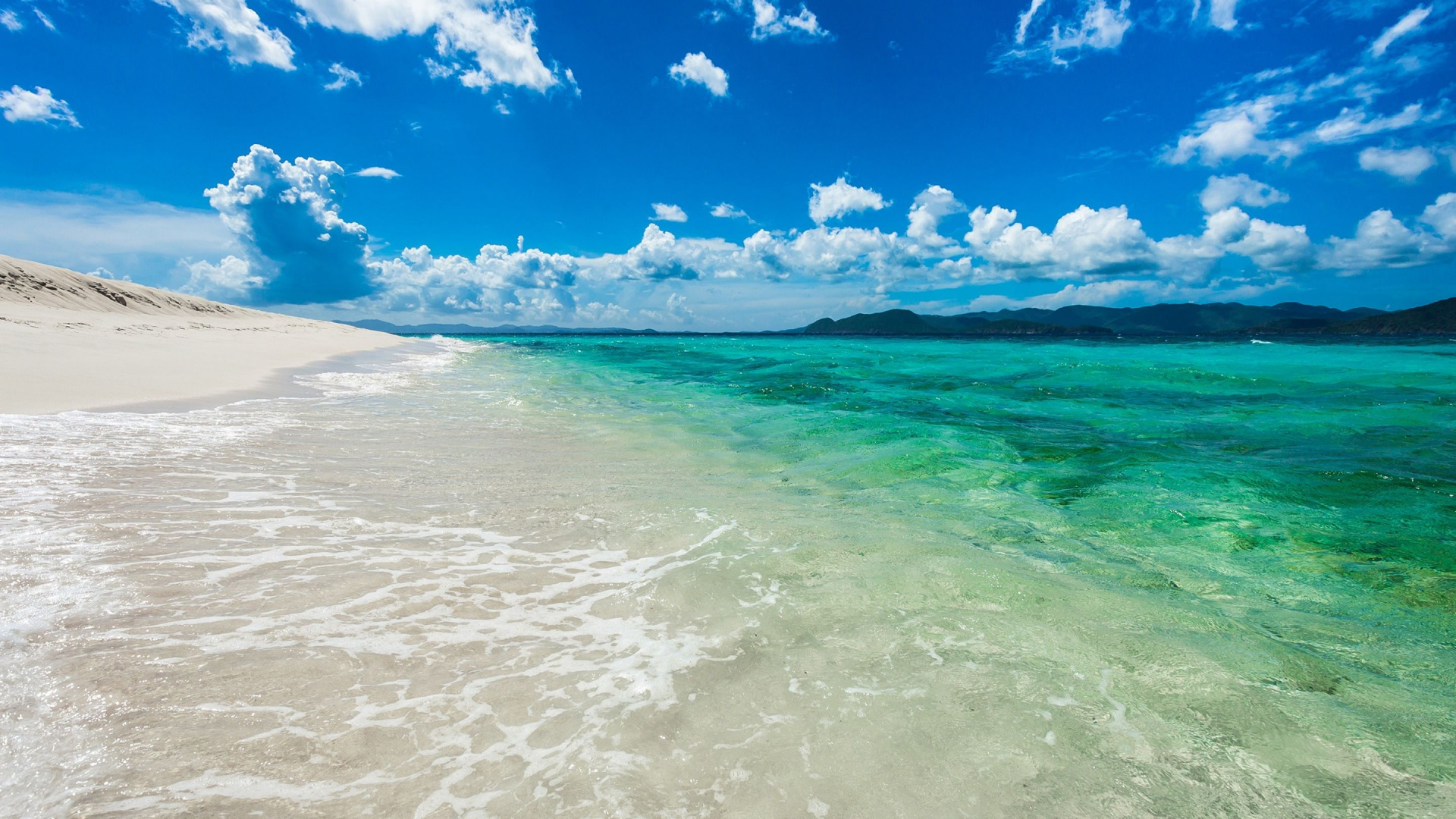 Ciel Bleu et Nuages Blancs Au-dessus de la Mer. Wallpaper in 1920x1080 Resolution