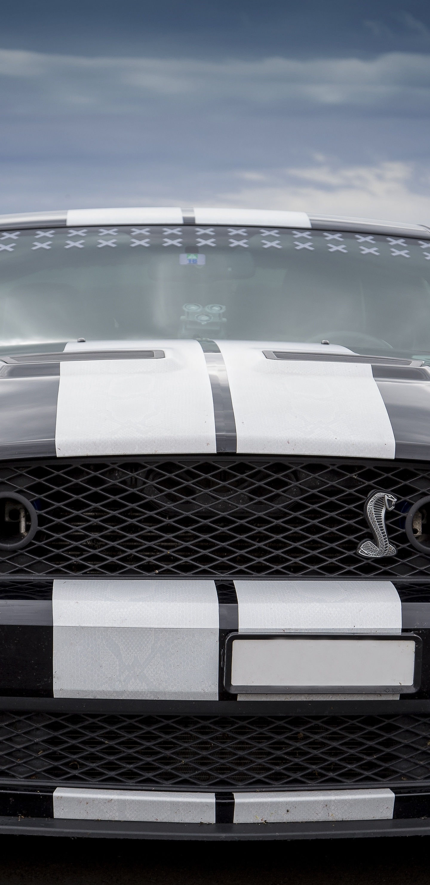 Bmw m 3 Blanco en la Carretera Durante el Día. Wallpaper in 1440x2960 Resolution