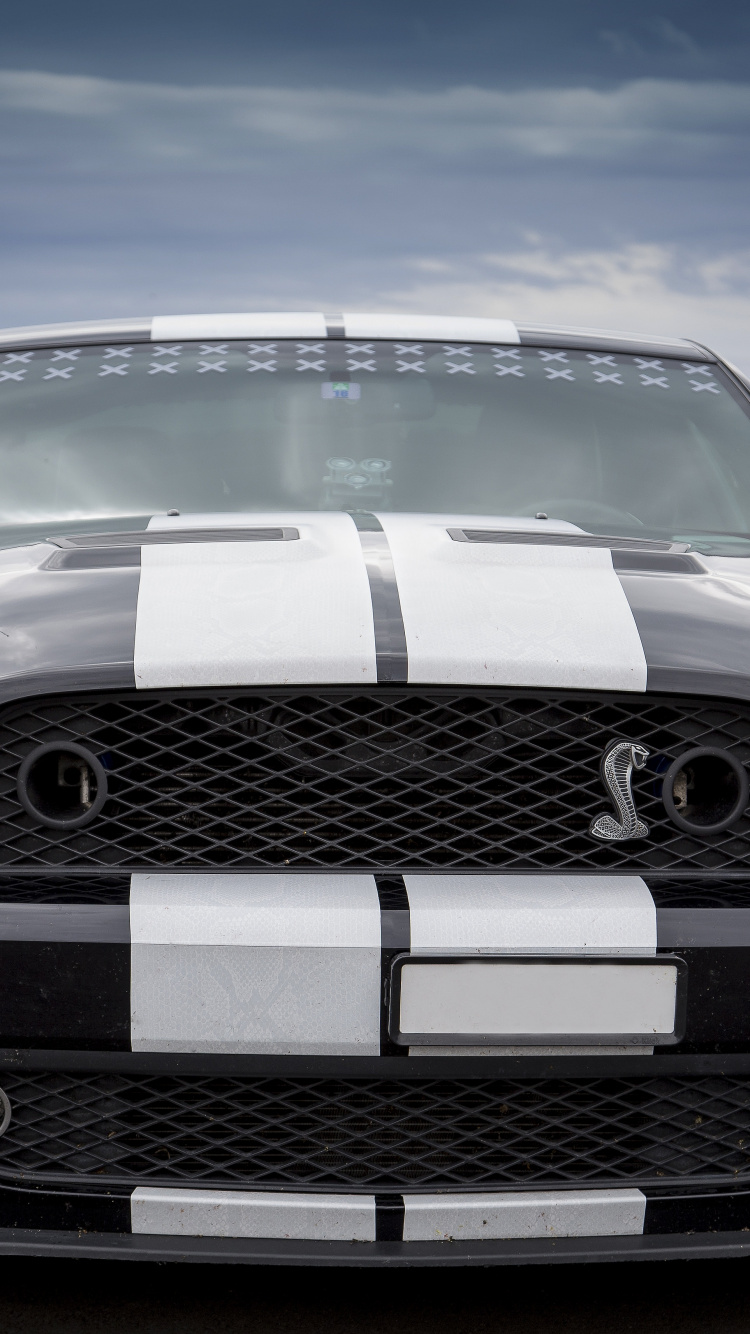 Bmw m 3 Blanco en la Carretera Durante el Día. Wallpaper in 750x1334 Resolution