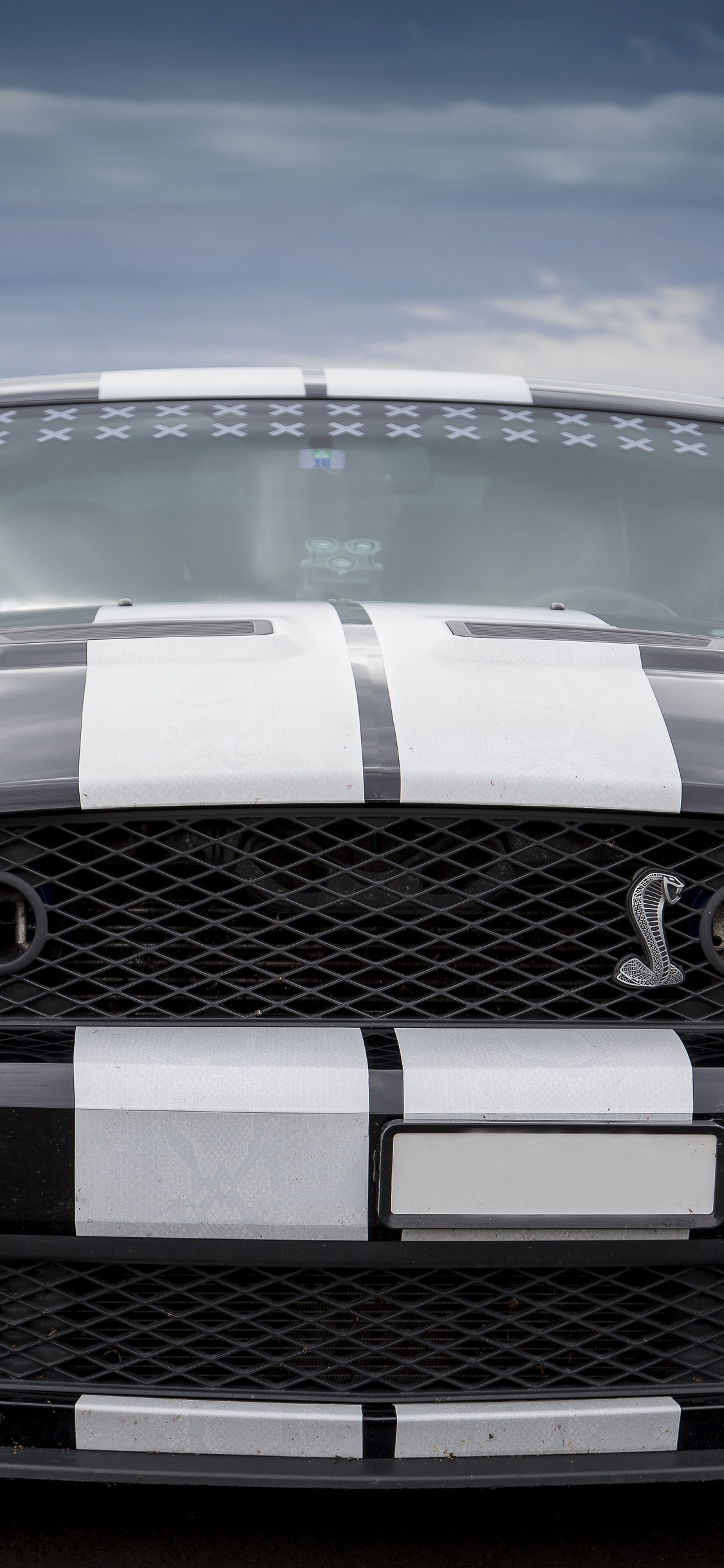 Weißer Bmw m 3 Tagsüber Unterwegs. Wallpaper in 1125x2436 Resolution