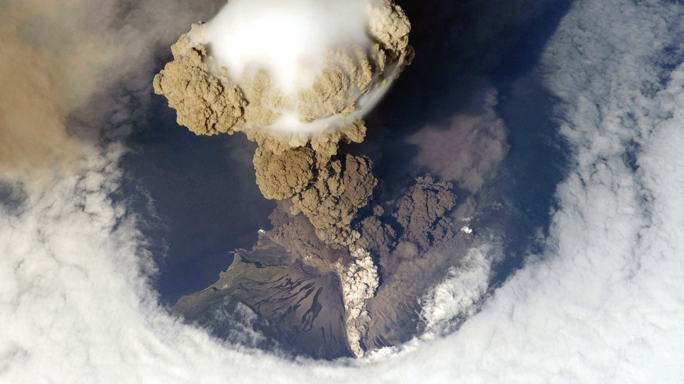 Formation de Nuages Blancs et Bleus. Wallpaper in 1366x768 Resolution