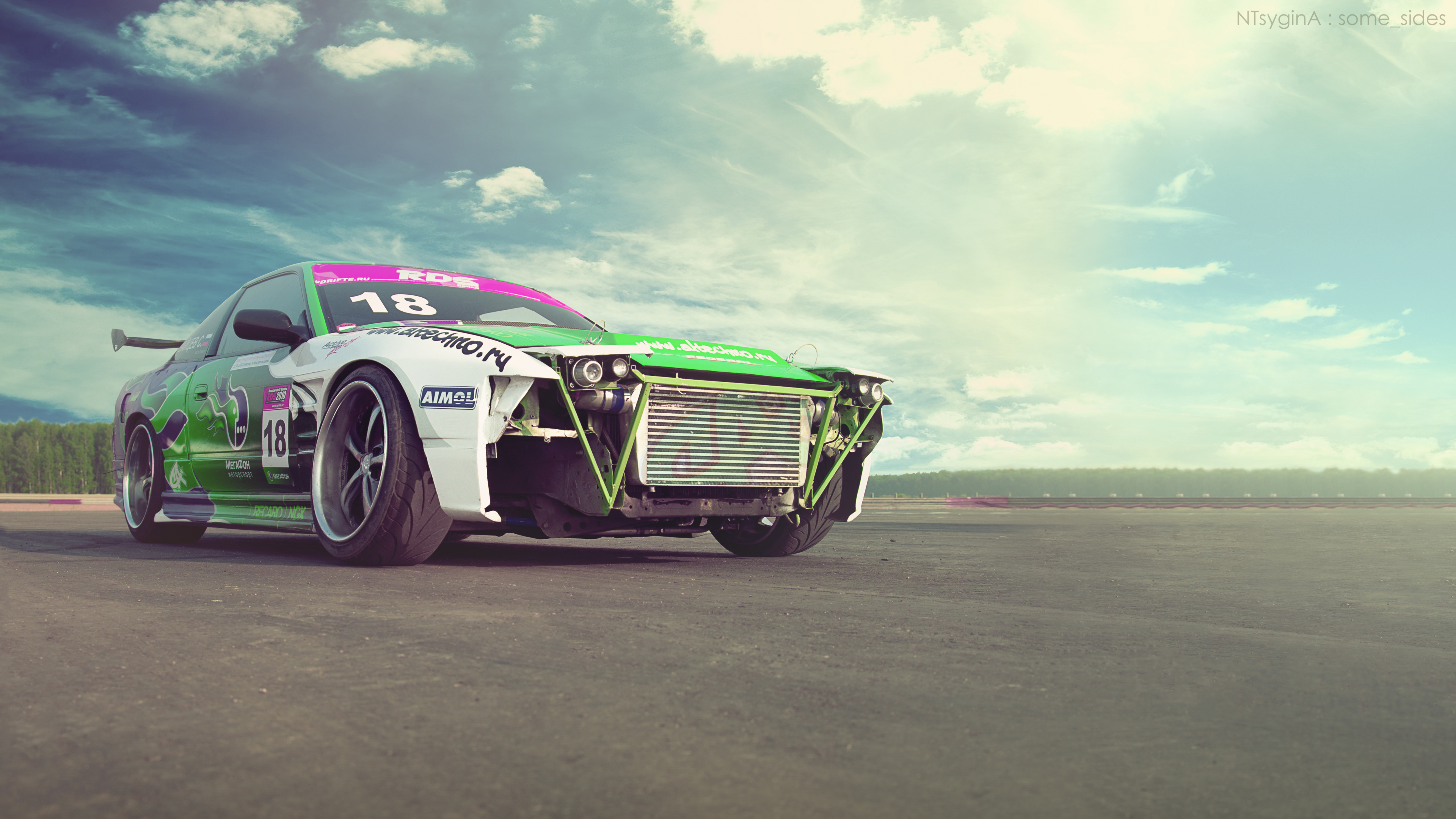 Grüner Und Schwarzer Chevrolet Camaro Auf Grauer Asphaltstraße Unter Weißem Bewölktem Himmel Tagsüber. Wallpaper in 3840x2160 Resolution