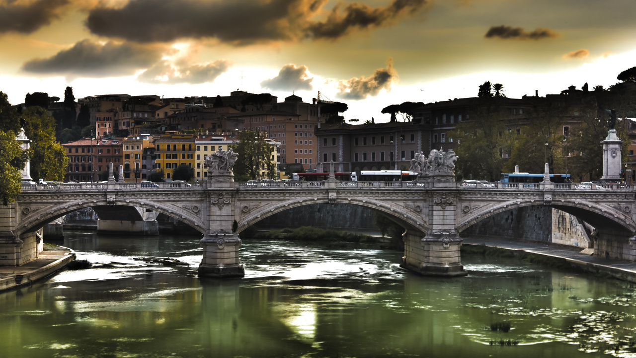 Weiße Betonbrücke Über Den Fluss Bei Sonnenuntergang. Wallpaper in 1280x720 Resolution