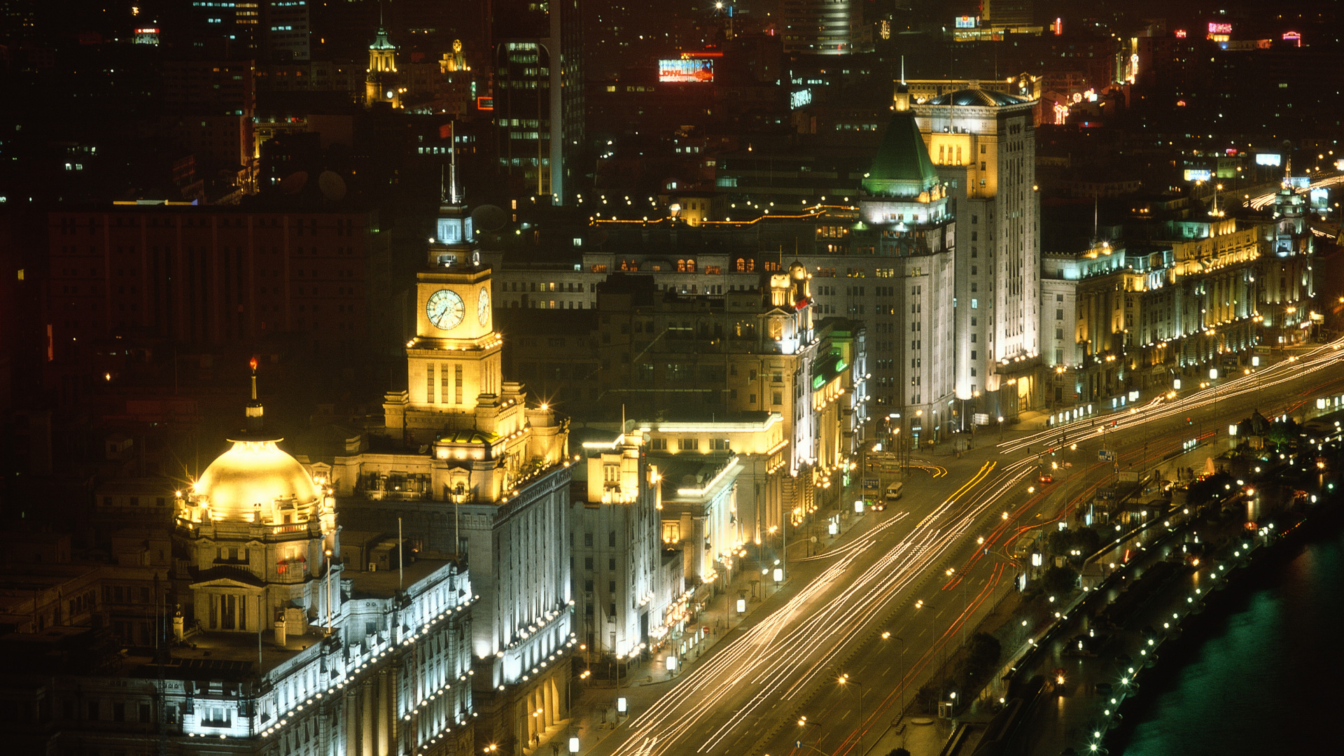 Ville Avec Des Immeubles de Grande Hauteur Pendant la Nuit. Wallpaper in 1920x1080 Resolution