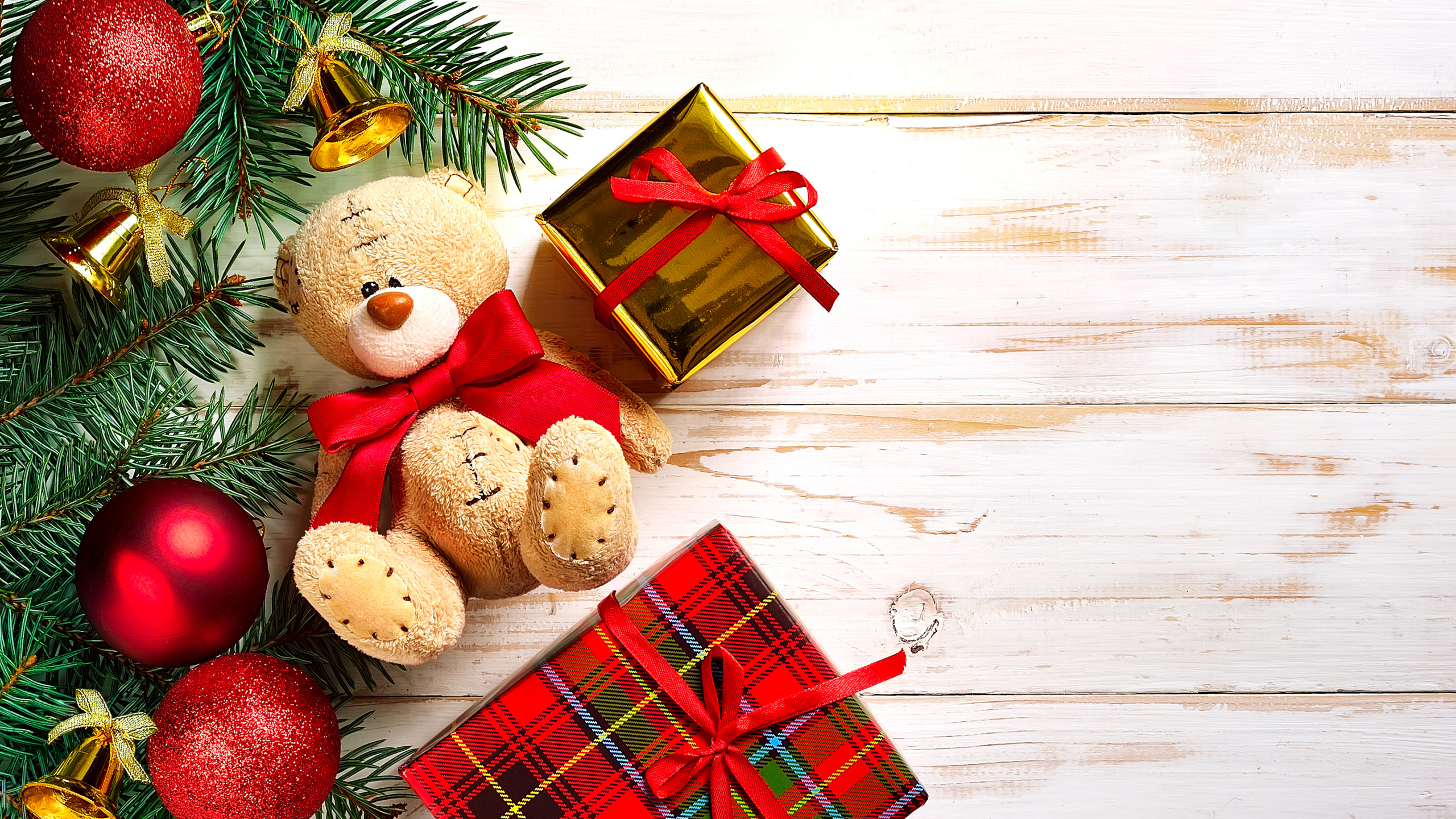 Weihnachten, Teddybär, Geschenk, Christmas Ornament, Weihnachtsdekoration. Wallpaper in 2560x1440 Resolution