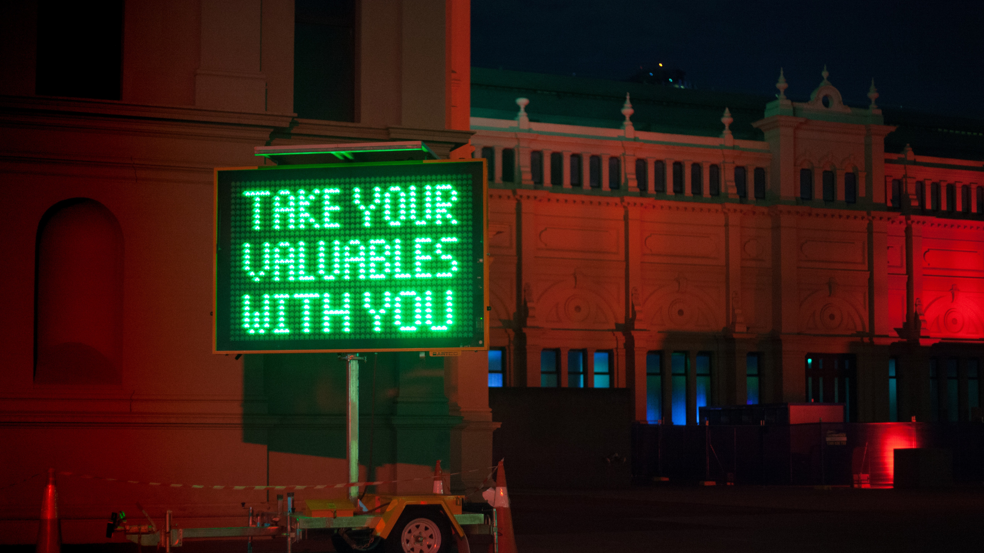 Green and Black Led Signage. Wallpaper in 3840x2160 Resolution