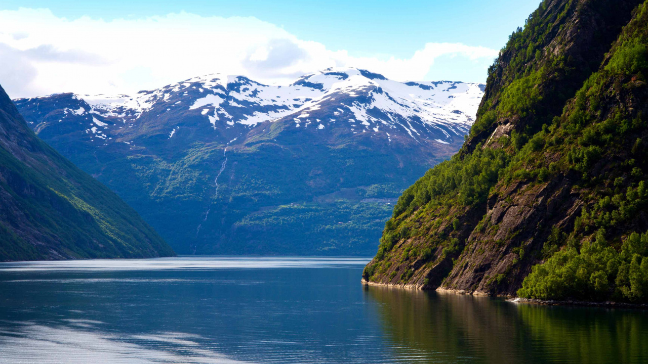 Body of Water Near Mountain During Daytime. Wallpaper in 1280x720 Resolution