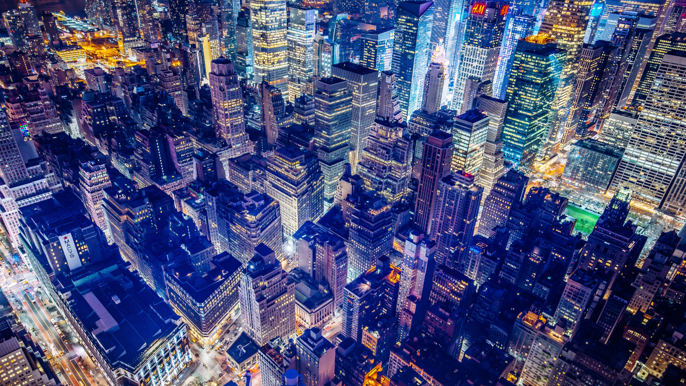 Vista Aérea de Los Edificios de la Ciudad Durante la Noche.. Wallpaper in 1366x768 Resolution