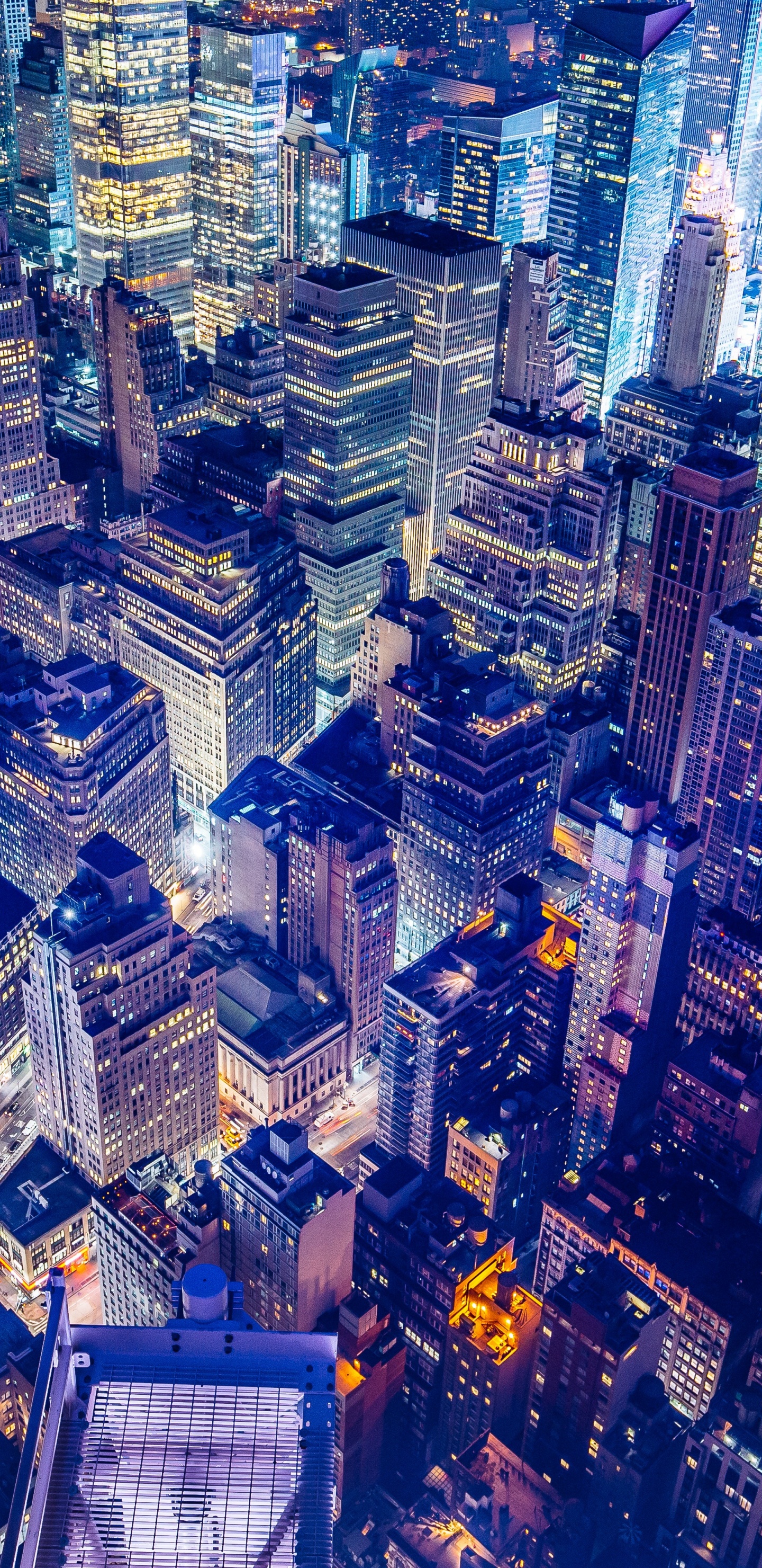 Vista Aérea de Los Edificios de la Ciudad Durante la Noche.. Wallpaper in 1440x2960 Resolution