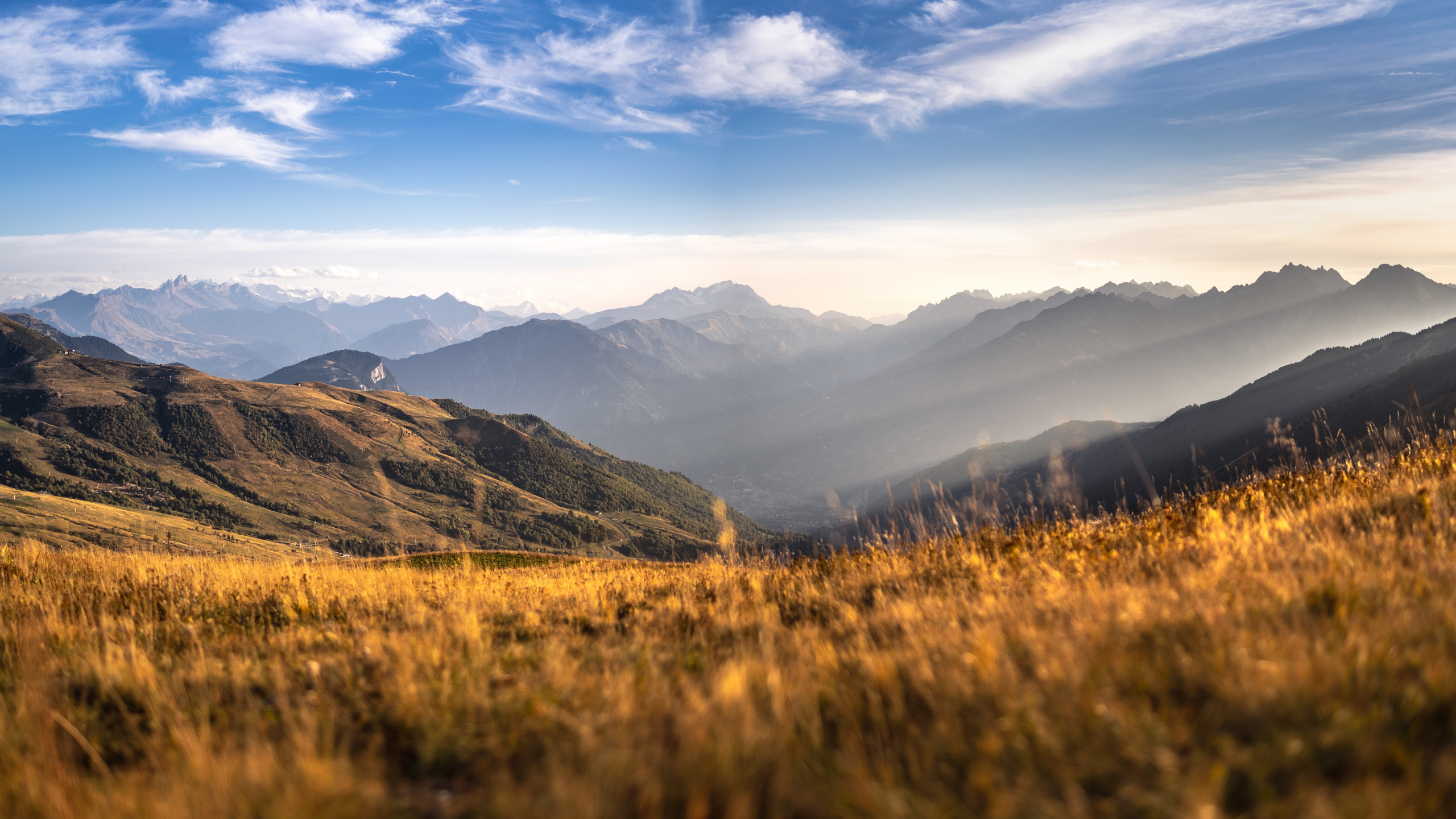 Alpen, Cloud, Naturlandschaft, Hochland, Gras. Wallpaper in 2560x1440 Resolution