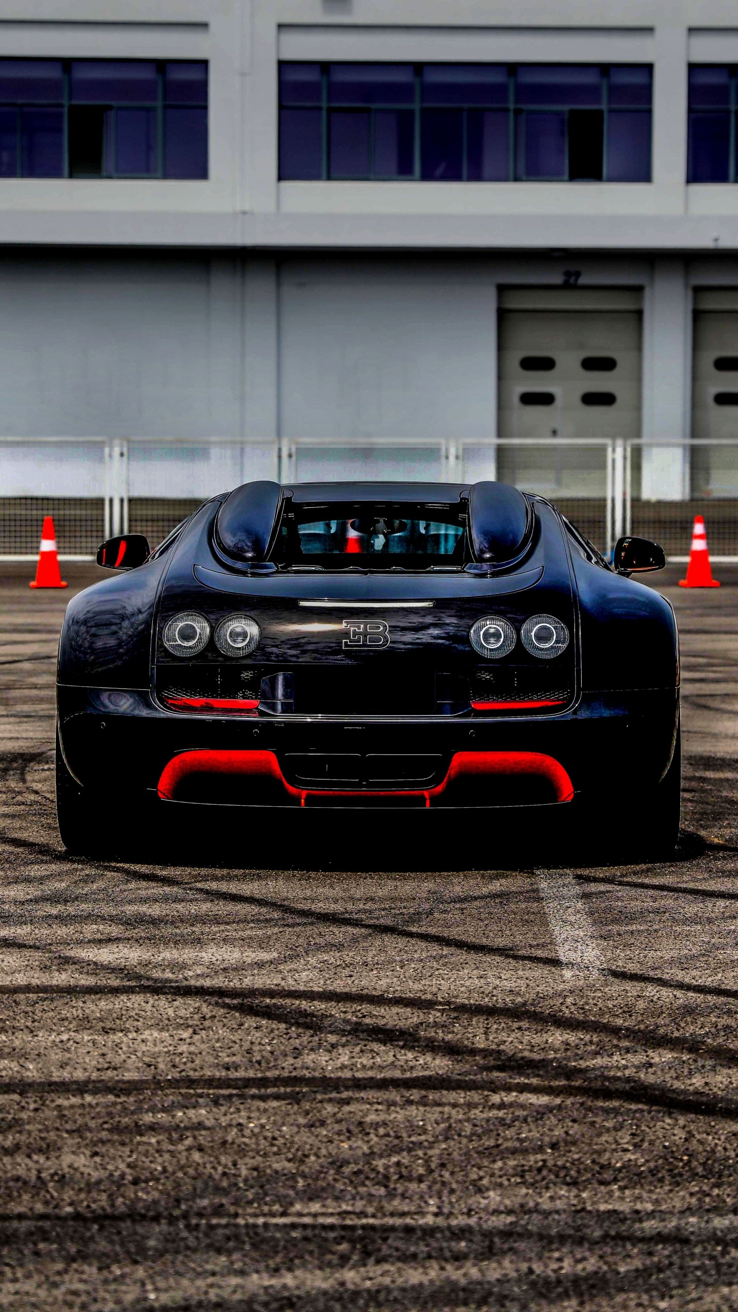 Schwarzer Porsche 911 Unterwegs. Wallpaper in 1440x2560 Resolution