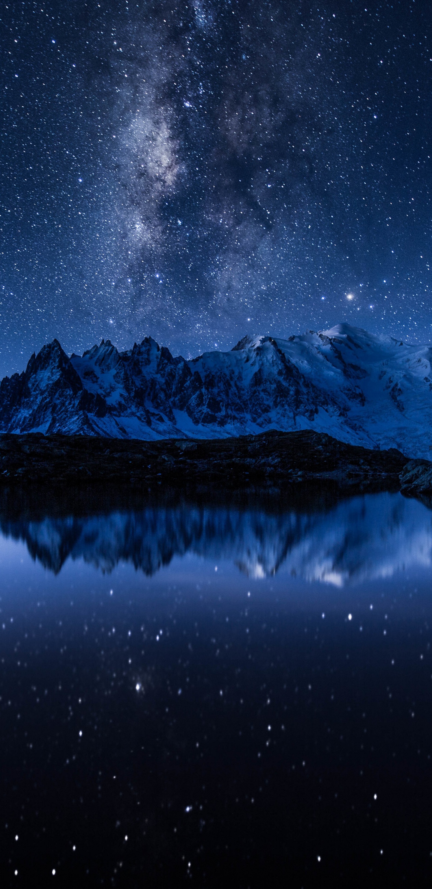 Schneebedeckter Berg Während Der Nacht. Wallpaper in 1440x2960 Resolution