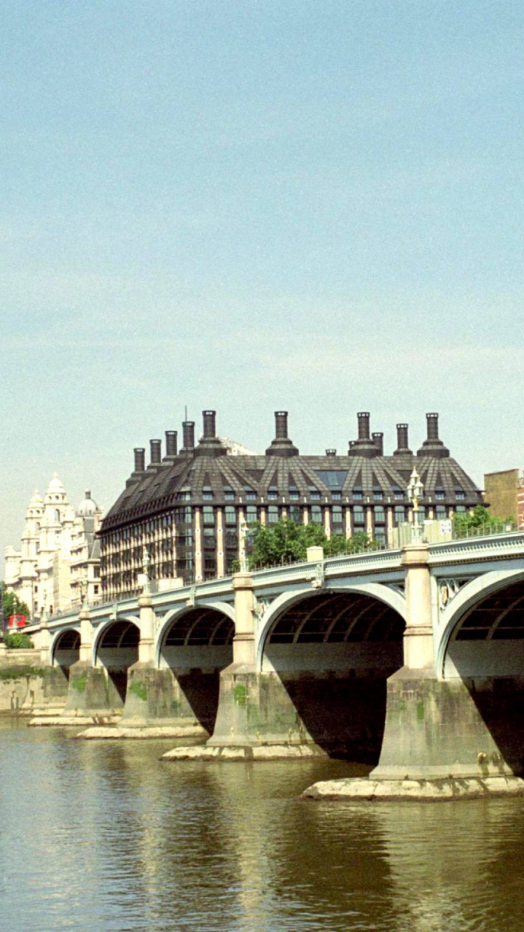 Big Ben London During Daytime. Wallpaper in 750x1334 Resolution