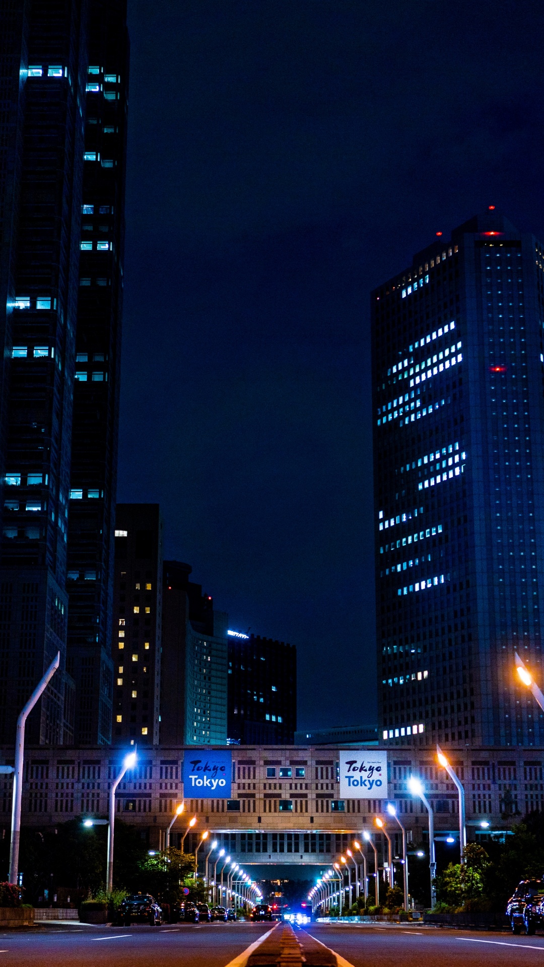 Edificios de la Ciudad Durante la Noche.. Wallpaper in 1080x1920 Resolution
