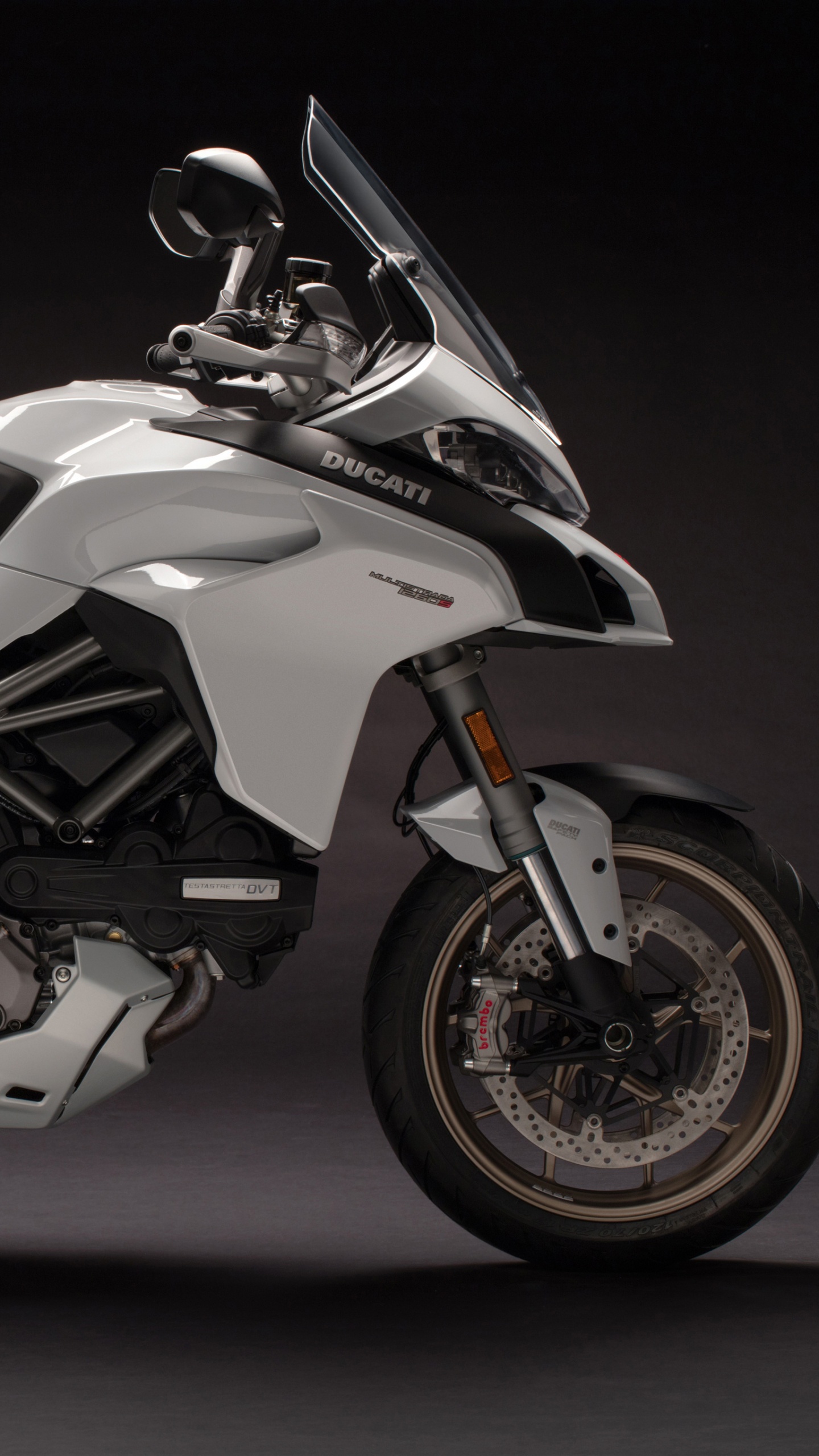 White and Black Sports Bike. Wallpaper in 1440x2560 Resolution