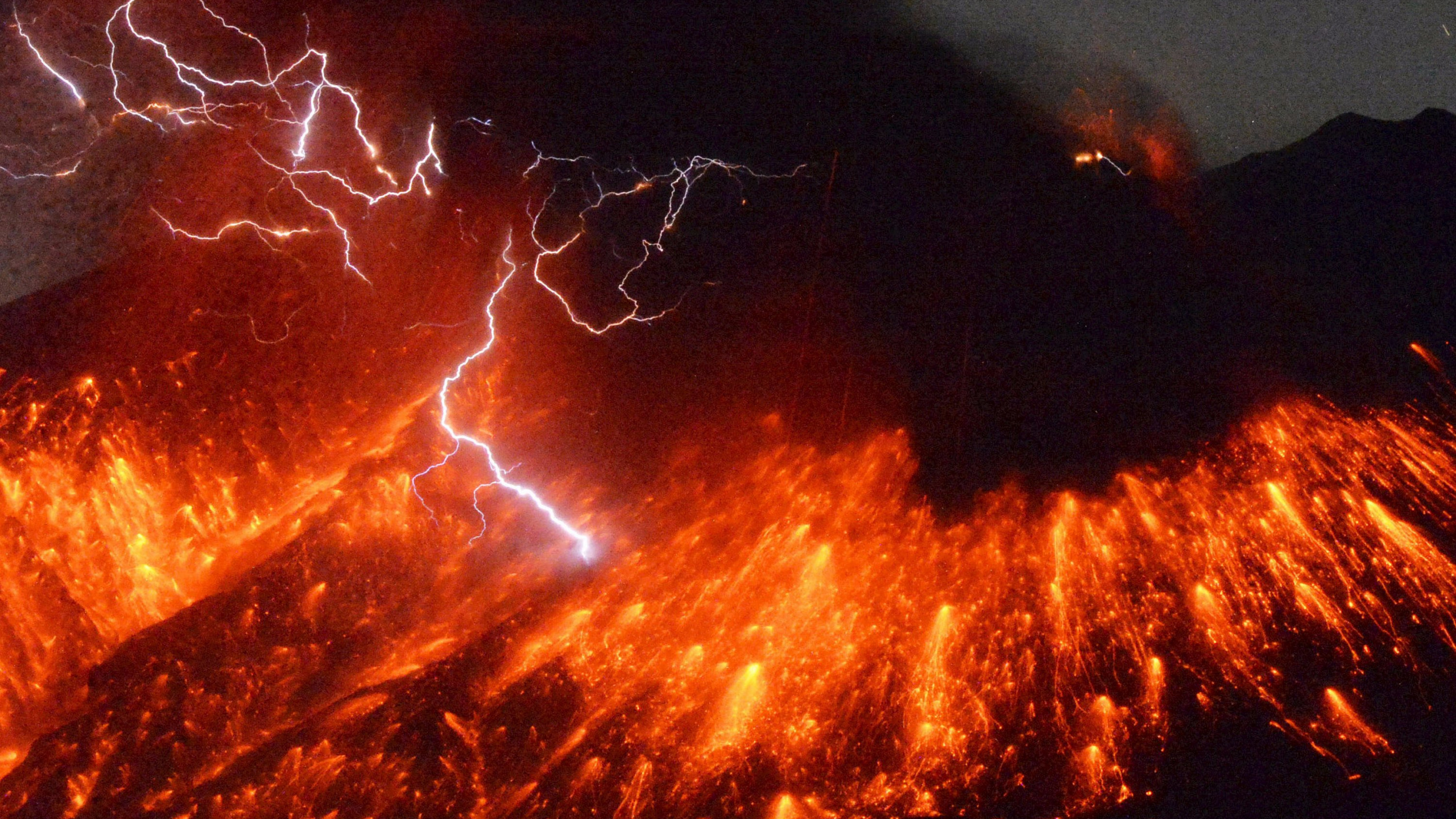 Red and White Lightning During Night Time. Wallpaper in 2560x1440 Resolution