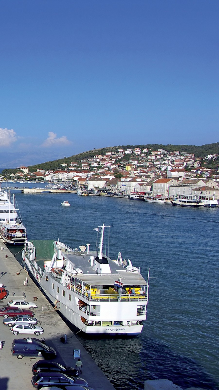 Vue Aérienne Des Bâtiments de la Ville Pendant la Journée. Wallpaper in 750x1334 Resolution
