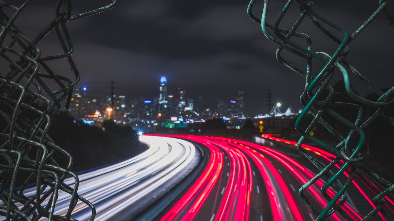 Photographie en Accéléré Des Lumières de la Ville Pendant la Nuit. Wallpaper in 1366x768 Resolution