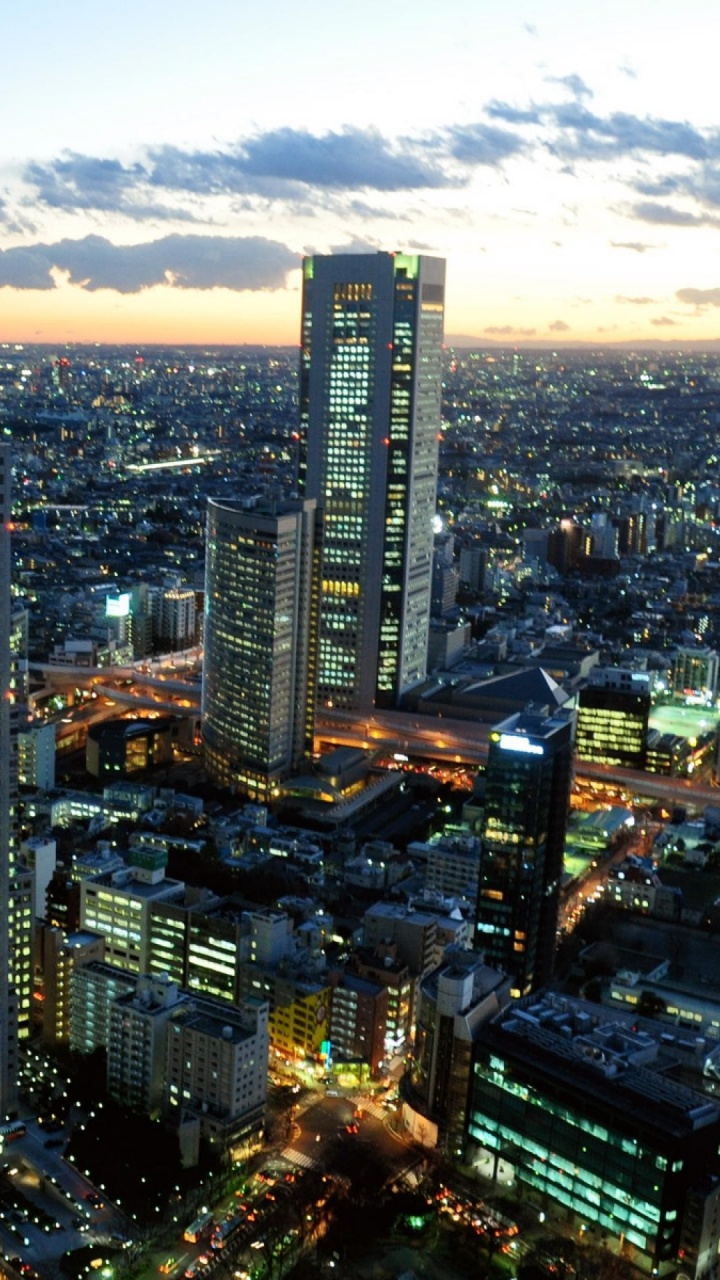Vue Aérienne Des Bâtiments de la Ville Pendant la Nuit. Wallpaper in 720x1280 Resolution