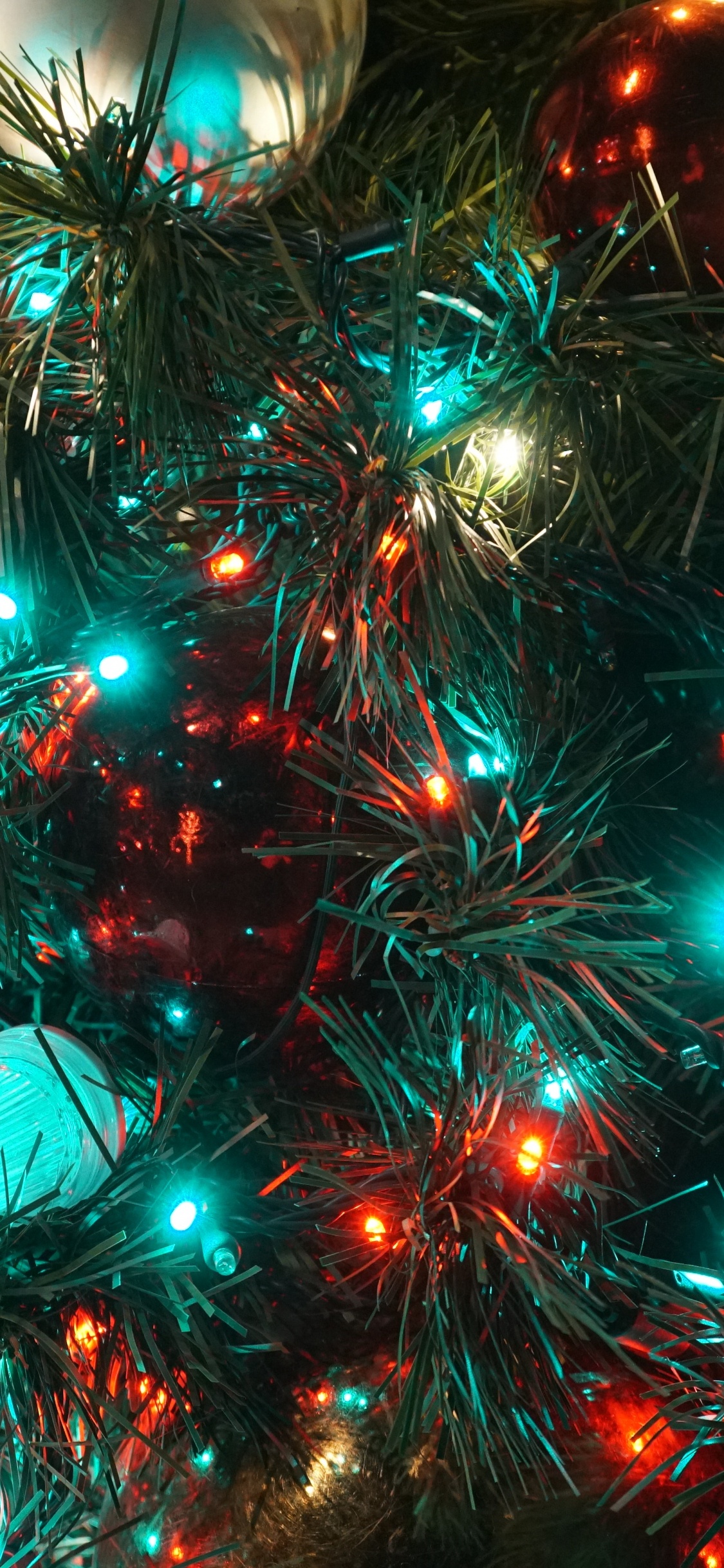 Christmas Day, Christmas Lights, Christmas Tree, New Year, Christmas Ornament. Wallpaper in 1125x2436 Resolution