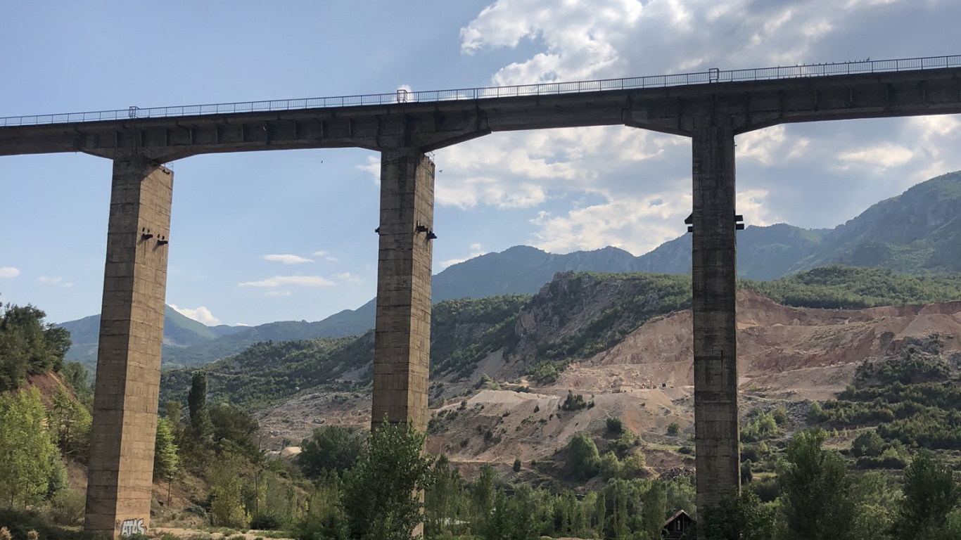 Viaduct, Carretera, Highland, Montaña, Barandilla. Wallpaper in 1366x768 Resolution