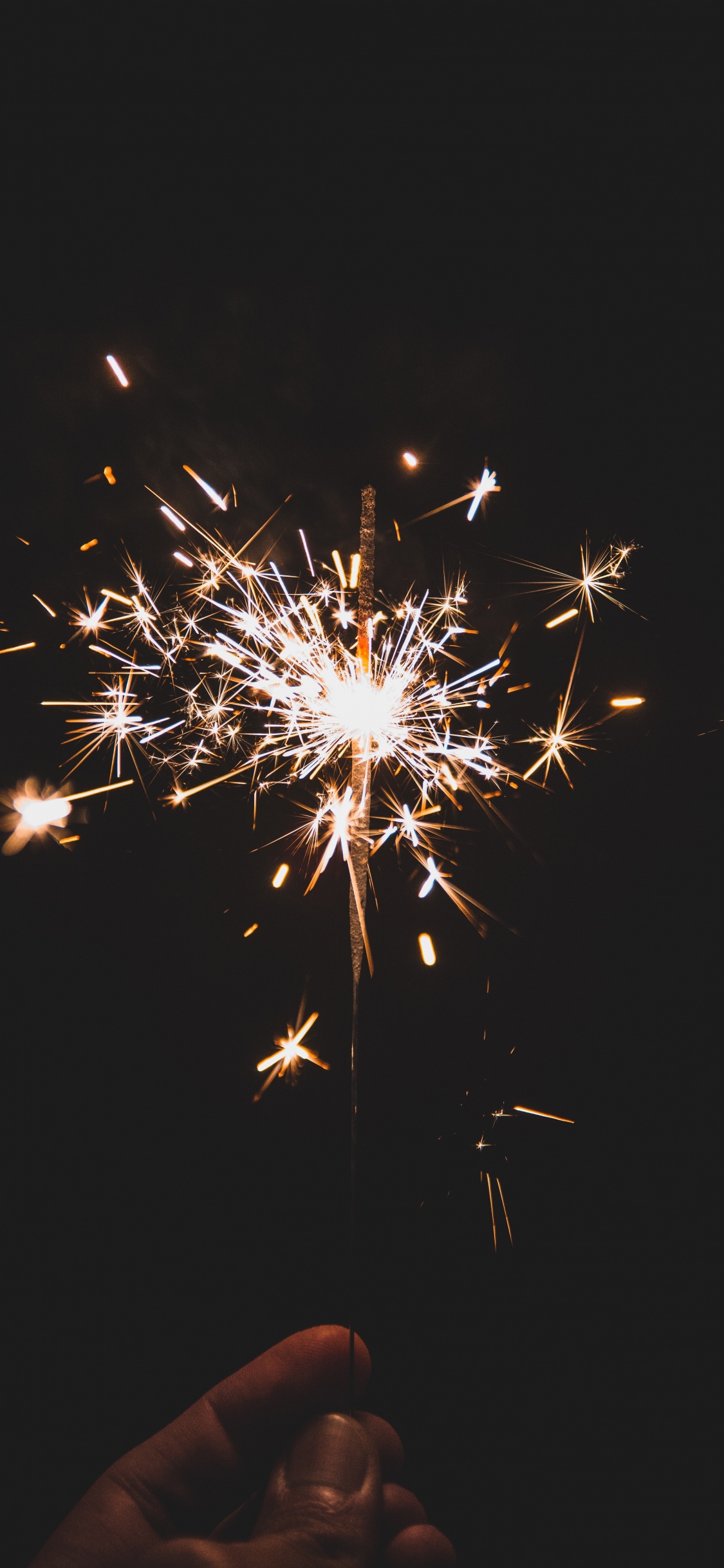 Cierge, Artifice, le Jour de L'an, Obscurité, Diwali. Wallpaper in 1125x2436 Resolution