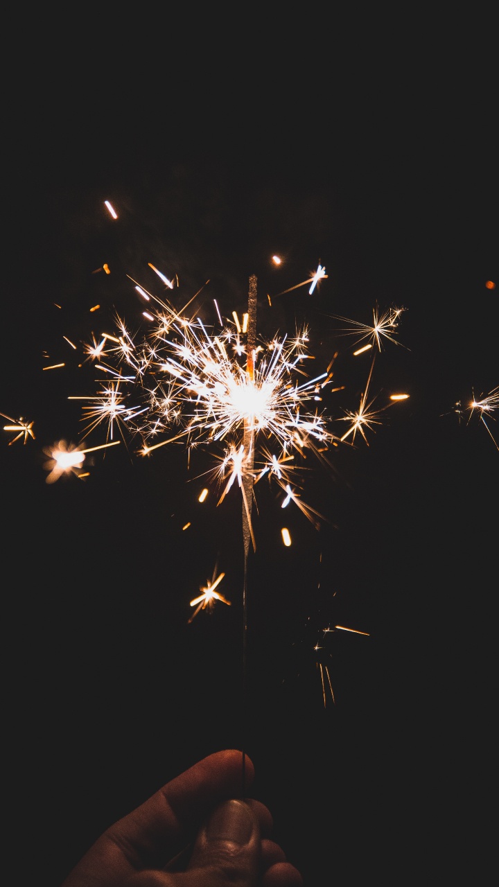 Wunderkerze, Feuerwerk, Neue Jahre Tag, Diwali, Nacht. Wallpaper in 720x1280 Resolution