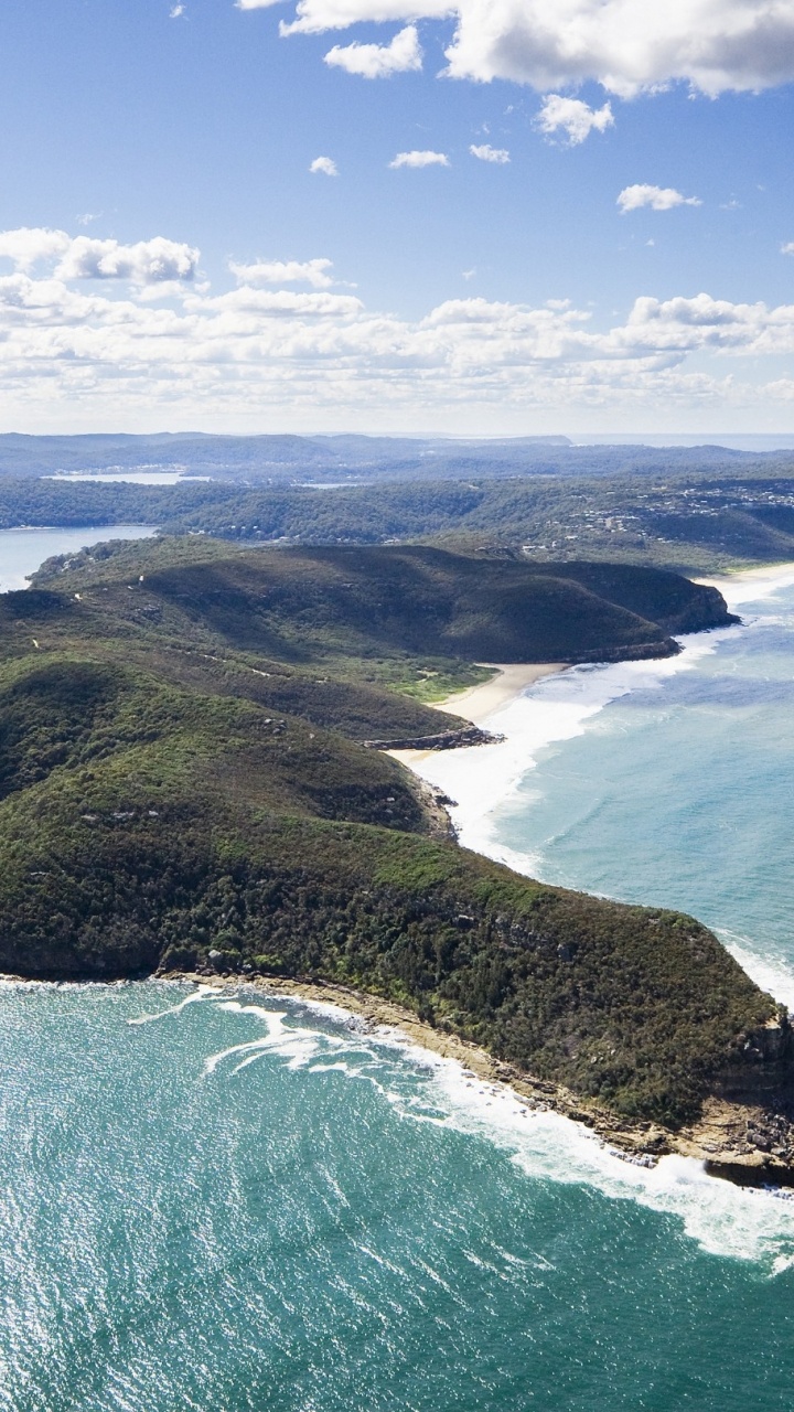 Tagsüber Grüne Insel Mitten im Ozean. Wallpaper in 720x1280 Resolution
