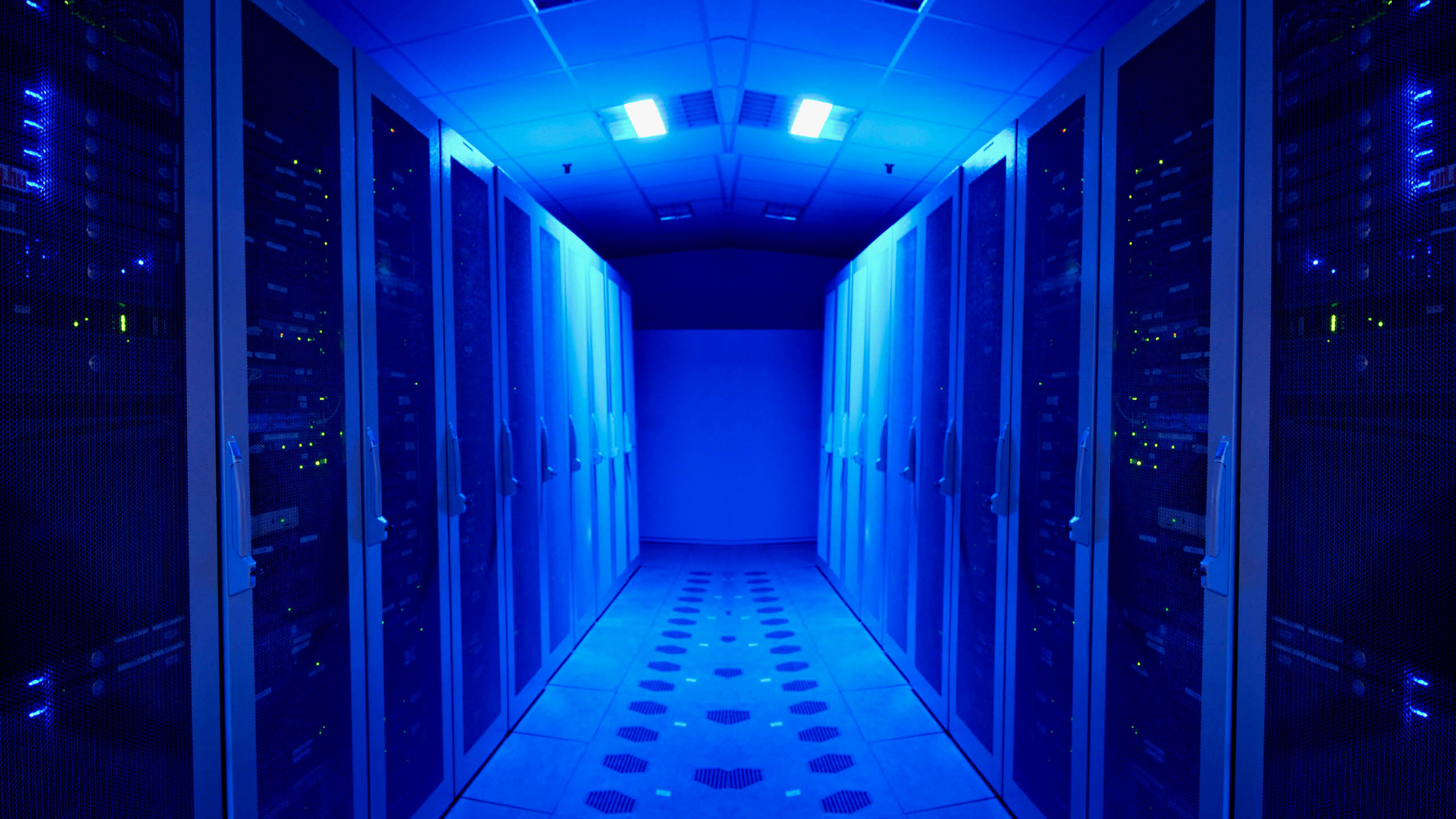 Blue and White Hallway With Blue Lights. Wallpaper in 2560x1440 Resolution