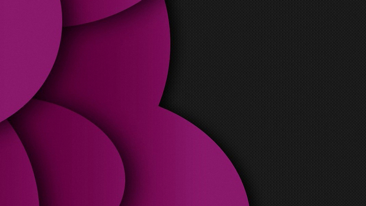 Pinkes Herz in Form Auf Schwarzem Textil. Wallpaper in 1280x720 Resolution