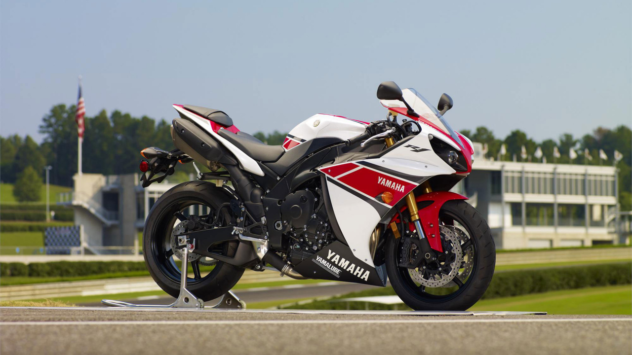 Black and Red Sports Bike on Road During Daytime. Wallpaper in 1280x720 Resolution