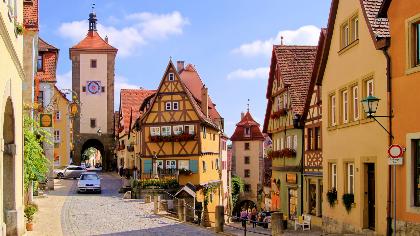 Autos Parken Tagsüber Neben Braunem Betongebäude. Wallpaper in 1366x768 Resolution